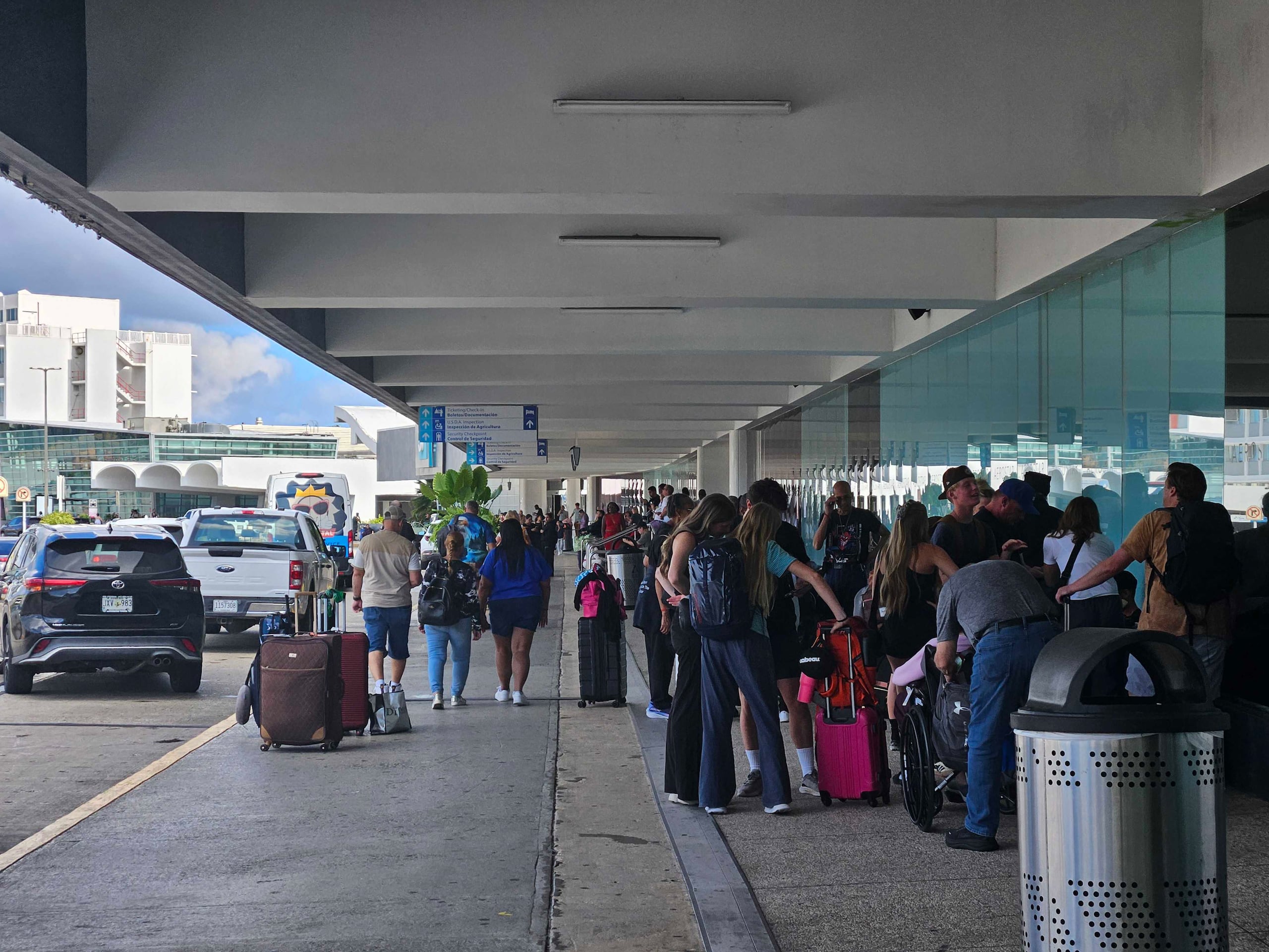Cientos de pasajeros se vieron afectados por la paralización de vuelos desde Puerto Rico luego del ataque de Estados Unidos a Venezuela.