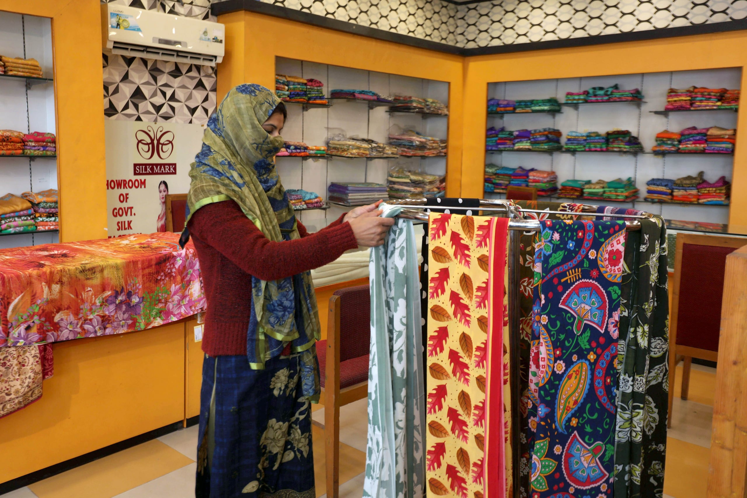 Con un arancel efectivo de hasta el 64%, una camisa india de 10 dólares se vuelve un 30% más cara que una de Bangladés.