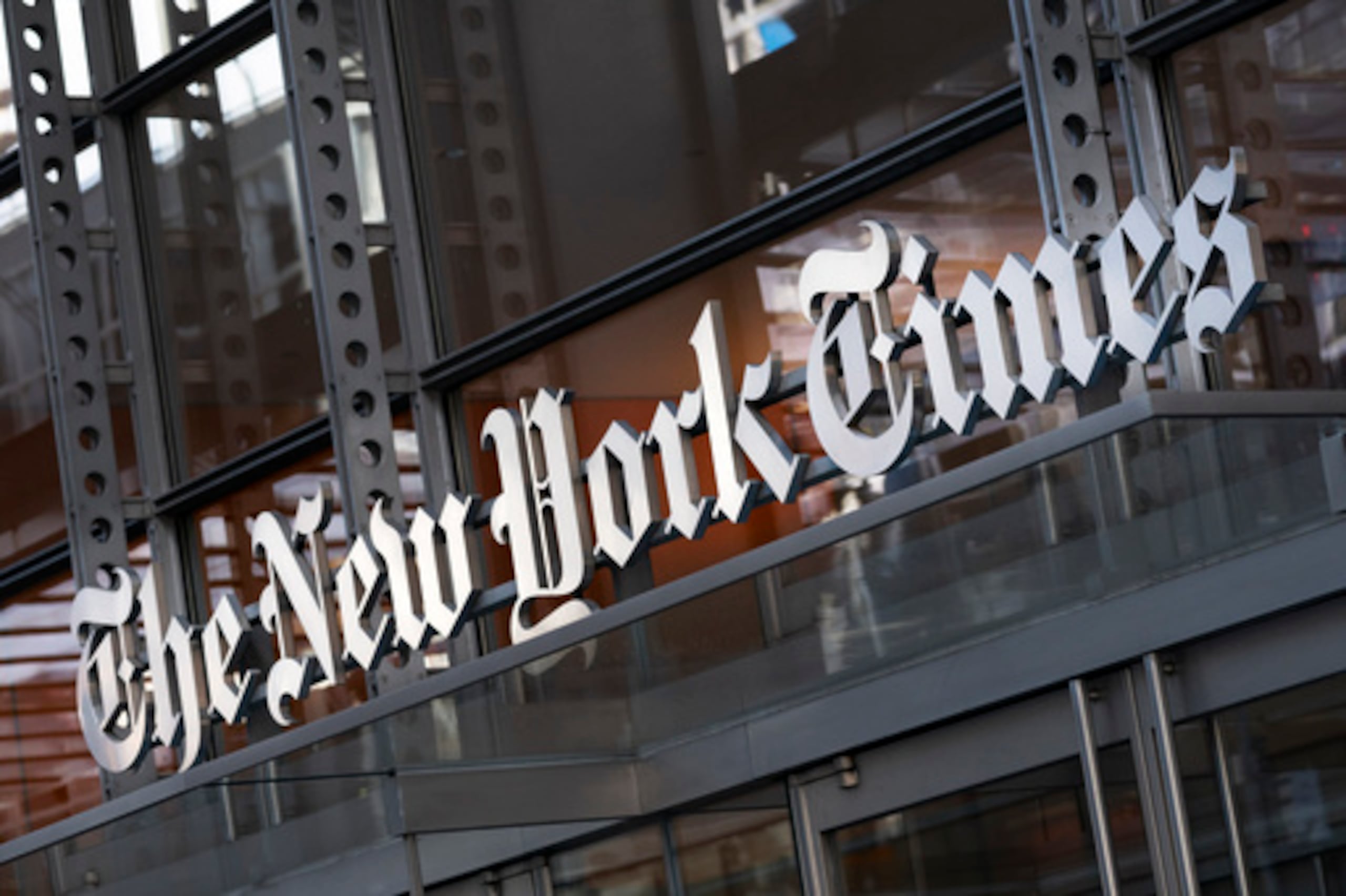 The New York Times calificó la demanda como una táctica para intimidar el periodismo independiente.