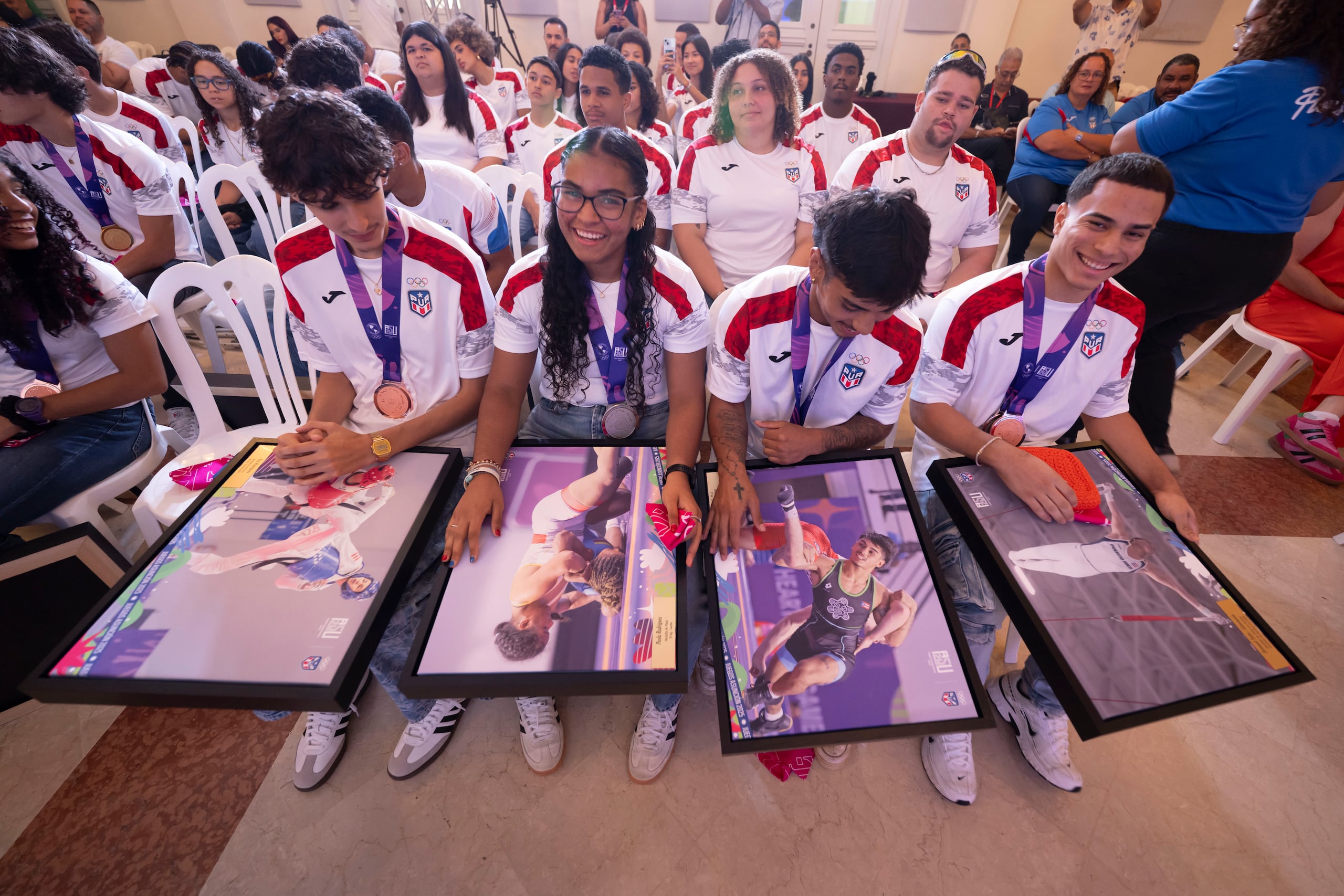 Varios medallistas con sus canvas.