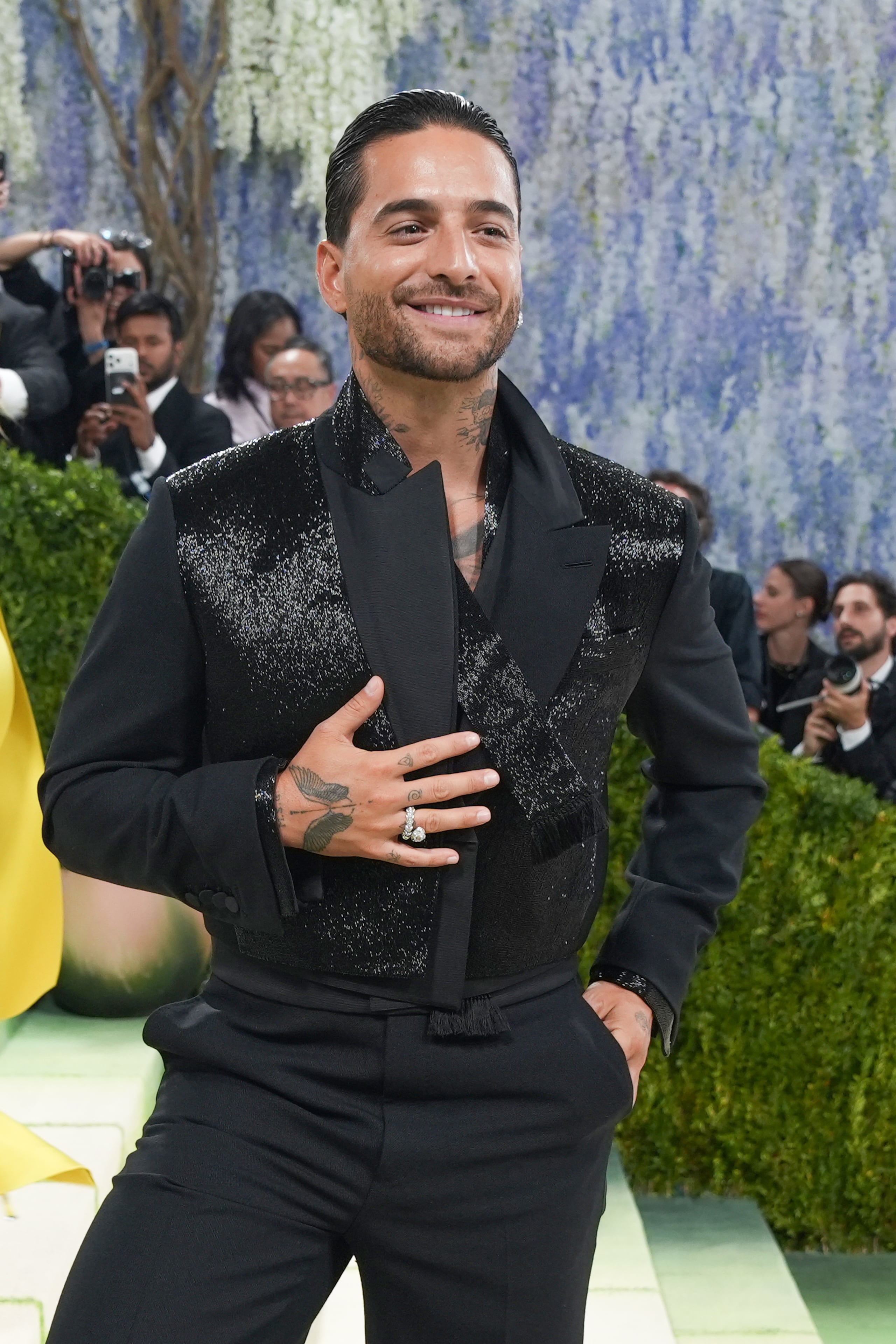 El cantante colombiano Maluma fue captado este 4 de mayo al posar durante la alfombra blanca de la Met Gala, en Nueva York (NY, EE.UU.). EFE/Octavio Guzmán