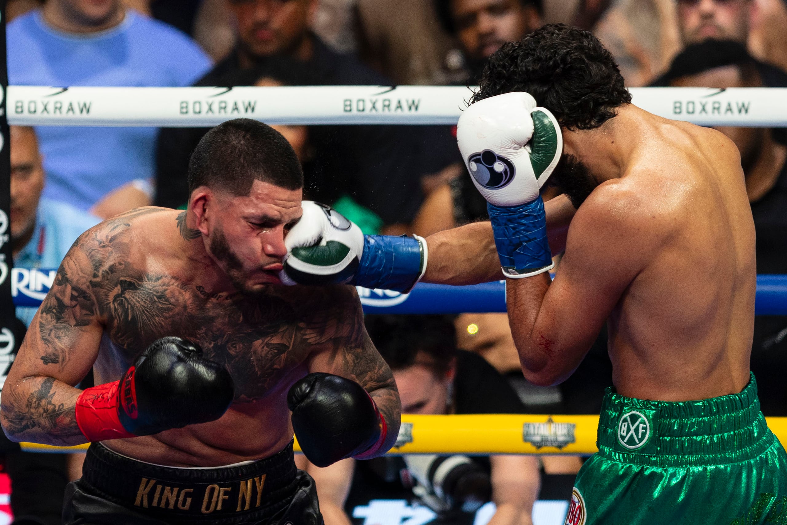 Manhattan, Nueva York, Julio 12 2025 —pelea entre el ex retador unificado al título del peso supermediano Edgar “The Chosen One” Berlanga y el ex retador al título del peso mediano del CMB Hamzah Sheeraz.
###
Foto por:
Xavier Araújo | GFR Media
xavier.araujo@gfrmedia.com
Araujo