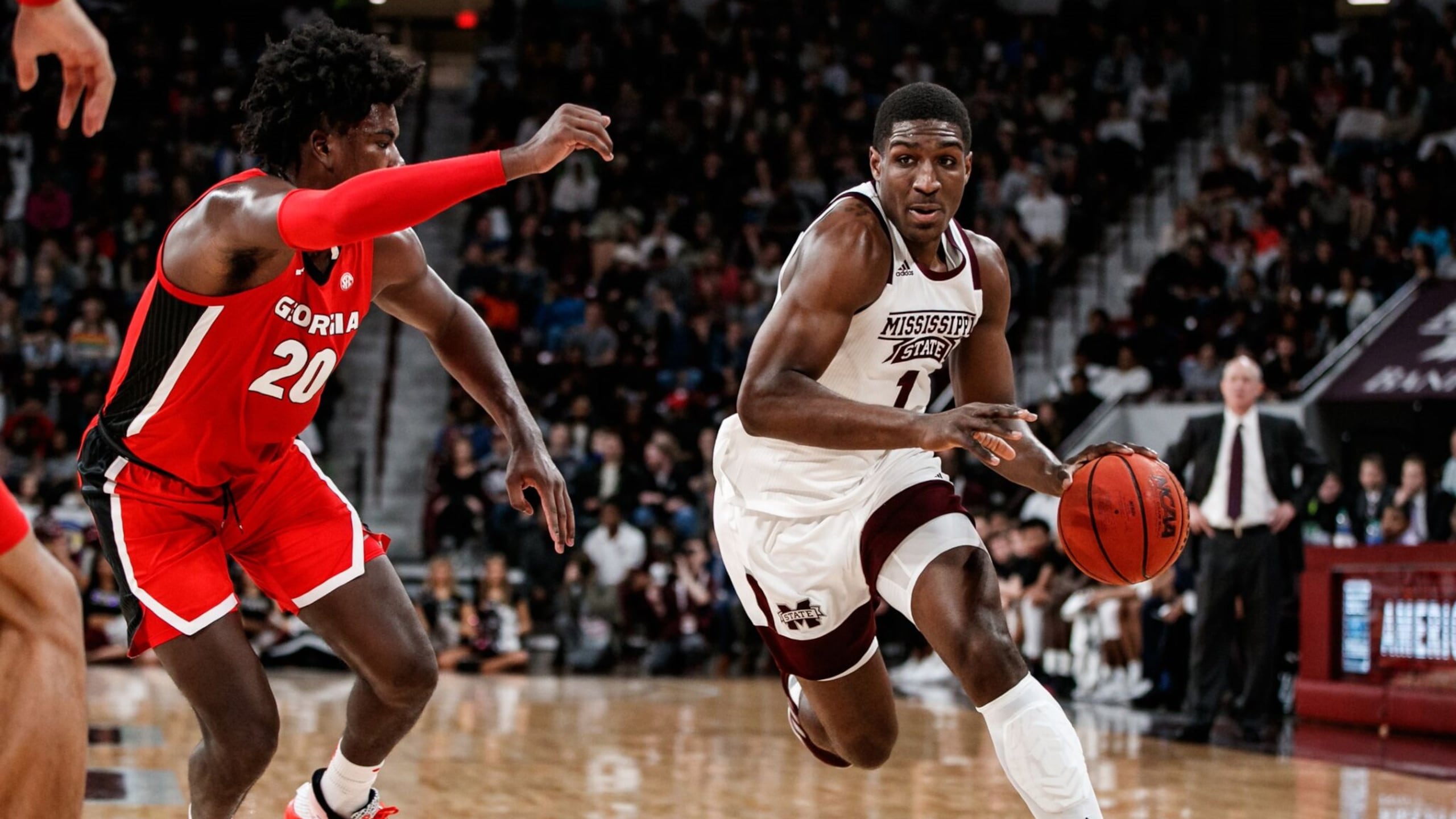 Reggie Perry (derecha) es el nuevo refuerzo de los Gigantes.