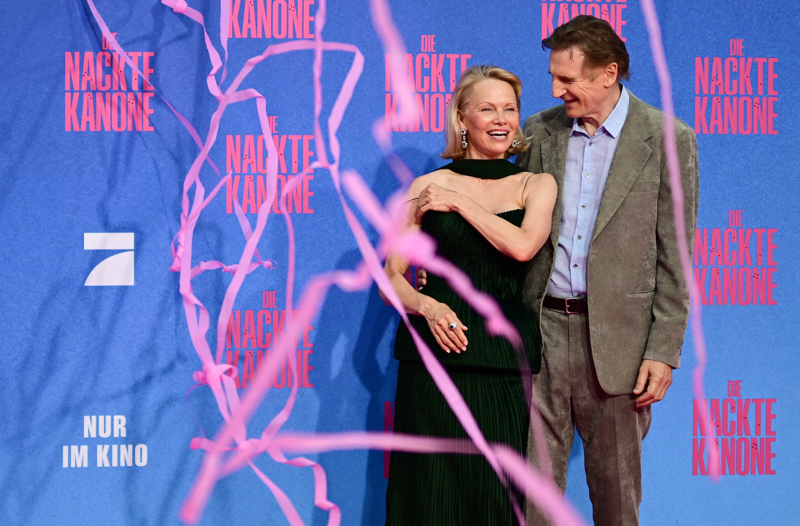 Liam Neeson y Pamela Anderson.