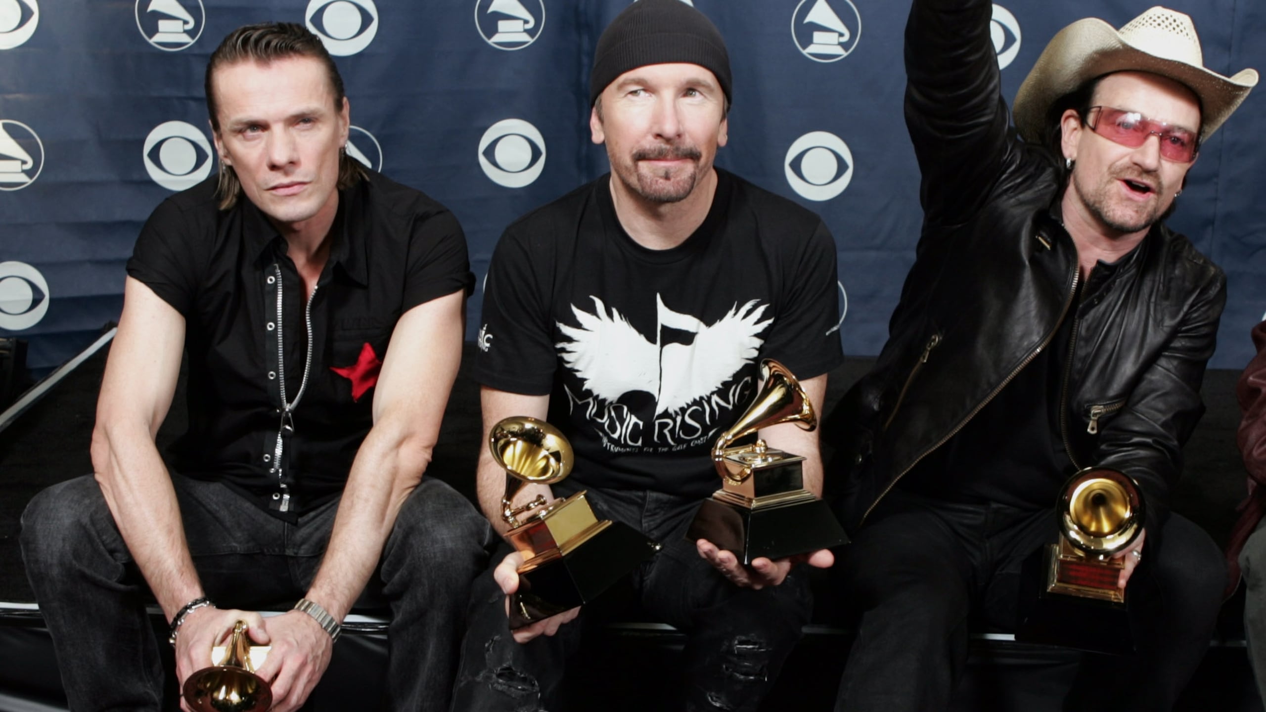Larry Mullen Jr., primero desde la izquierda, habló a Times Radio sobre su padecimiento.