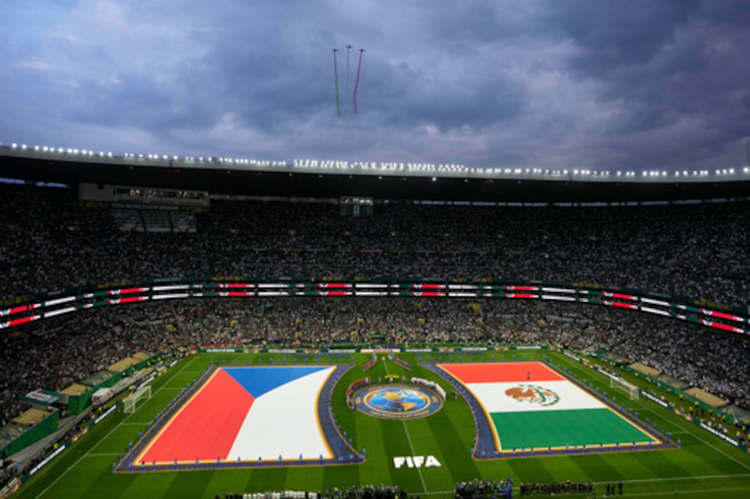 Vista general durante la ceremonia previa al partido de fútbol de la Copa del Mundo, correspondiente al Grupo A, entre Chequia y México, celebrado en Ciudad de México el miércoles 24 de junio de 2026. (Foto AP/Eduardo Verdugo)