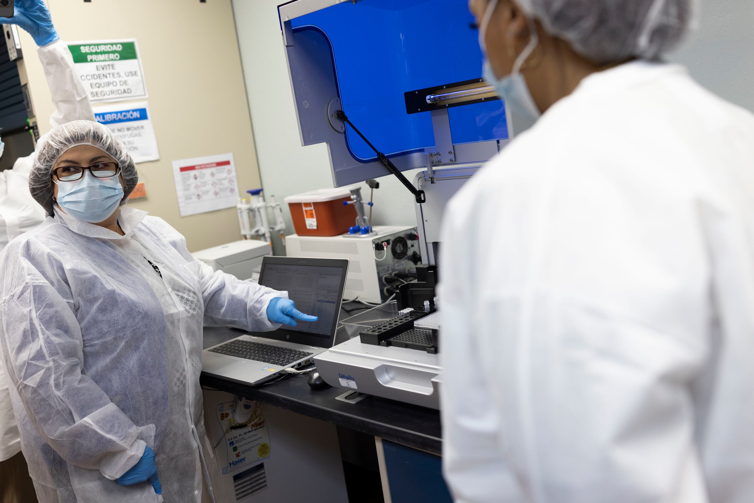 Esta nueva tecnología que estrena el ICF se une a otras que ha ido adquiriendo el instituto, como la tecnología CGIC para armas de fuego, que ha triplicado la cantidad de armas de fuego y casquillos que se están procesando en el instituto.