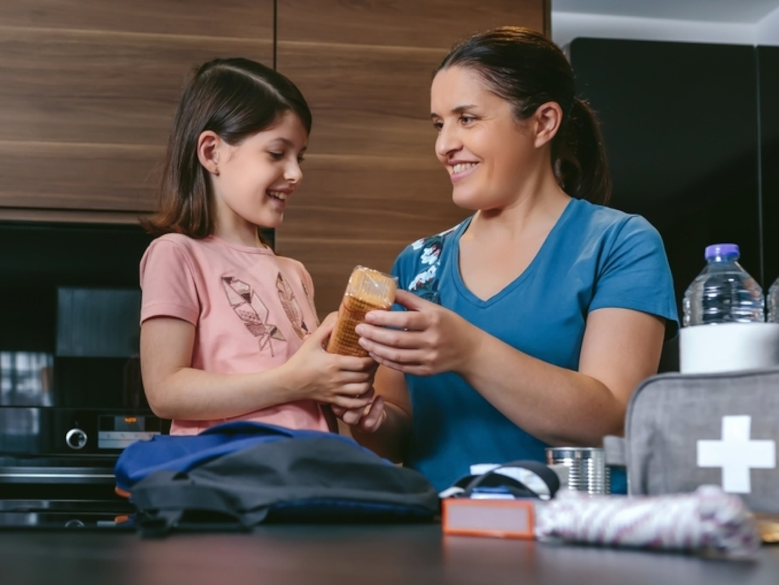 Las necesidades pueden variar, conforme al número de integrantes que componen el núcleo familiar, por lo que se deben evaluar al momento de preparar las mochilas.