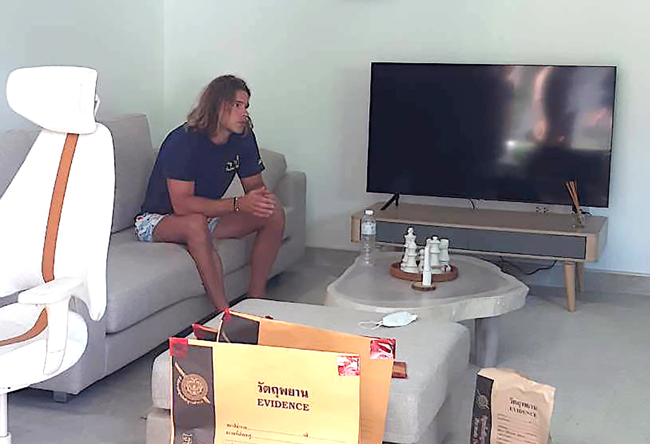 Daniel Sancho recreando la escena del asesinato.