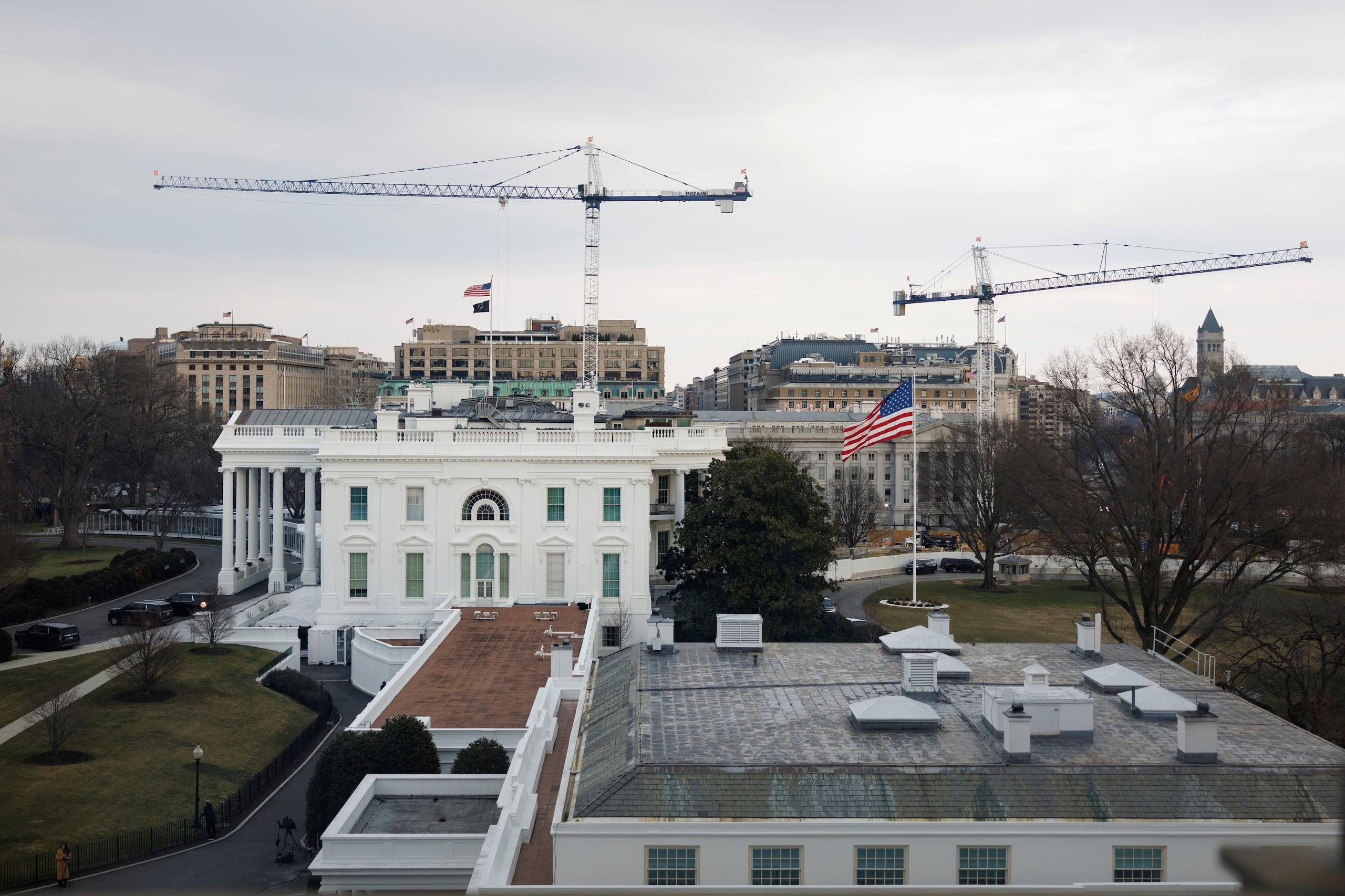 Vista de la Casa Blanca, incluyendo el Ala Oeste y la construcción del nuevo salón de baile, el 25 de febrero de 2026, en Washington. (Foto AP/Tom Brenner)