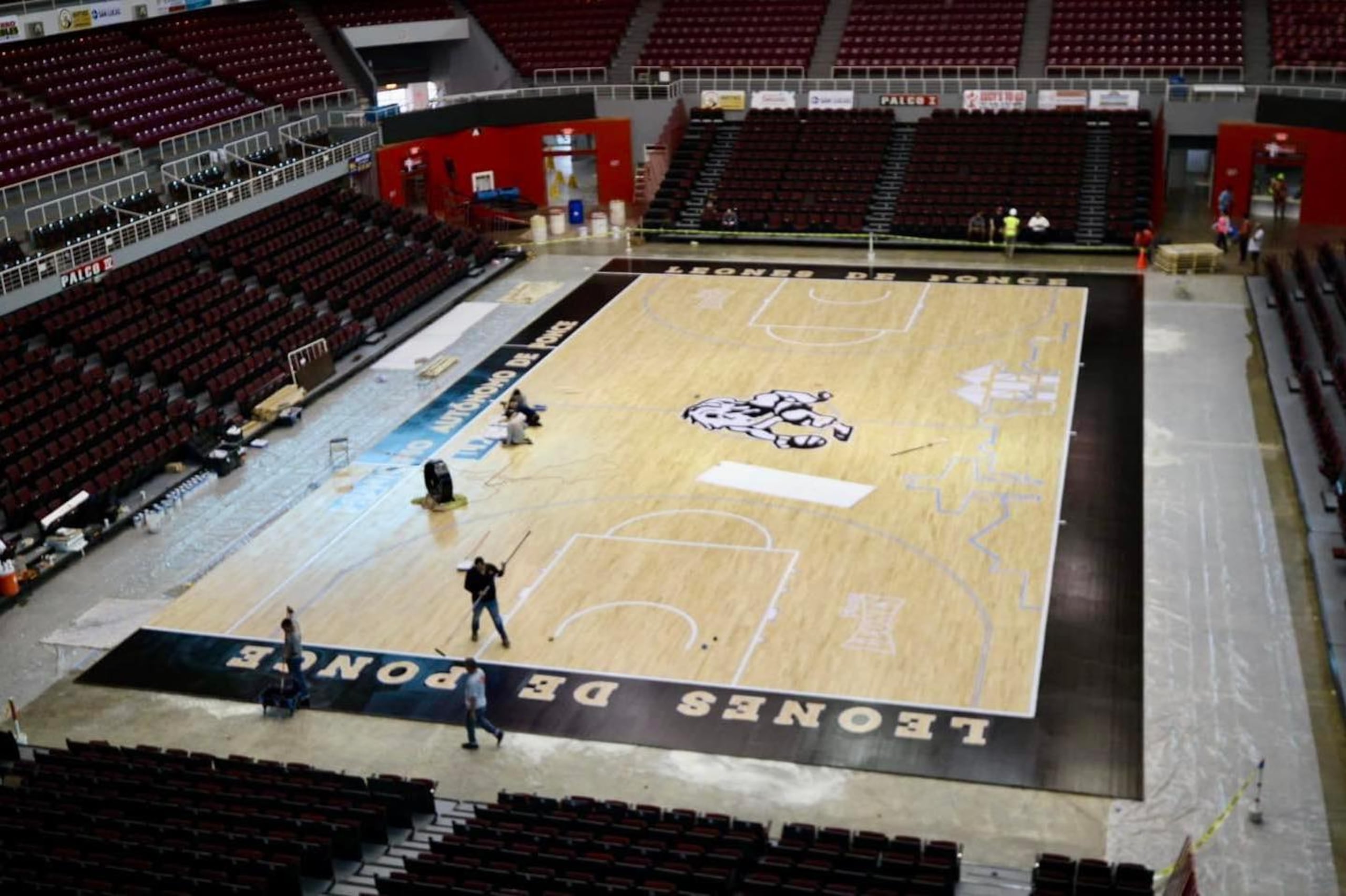 Así están los trabajos de mejoras en el Auditorio Juan "Pachín" Vicéns a una semana del inicio de la temporada del BSN.