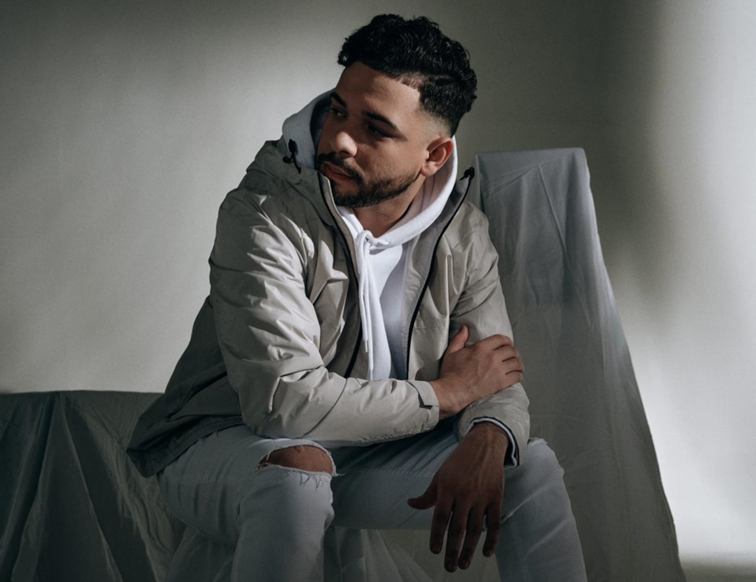 Promueve su producción discográfica “Lleno 2”.