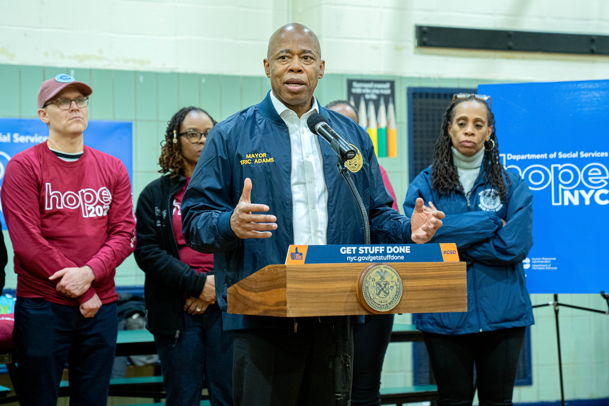 El alcalde, Eric Adams, expresó en un comunicado su apoyo a los residentes judíos de Nueva York tras los ataques del grupo islamista Hamás desde Gaza contra Israel.