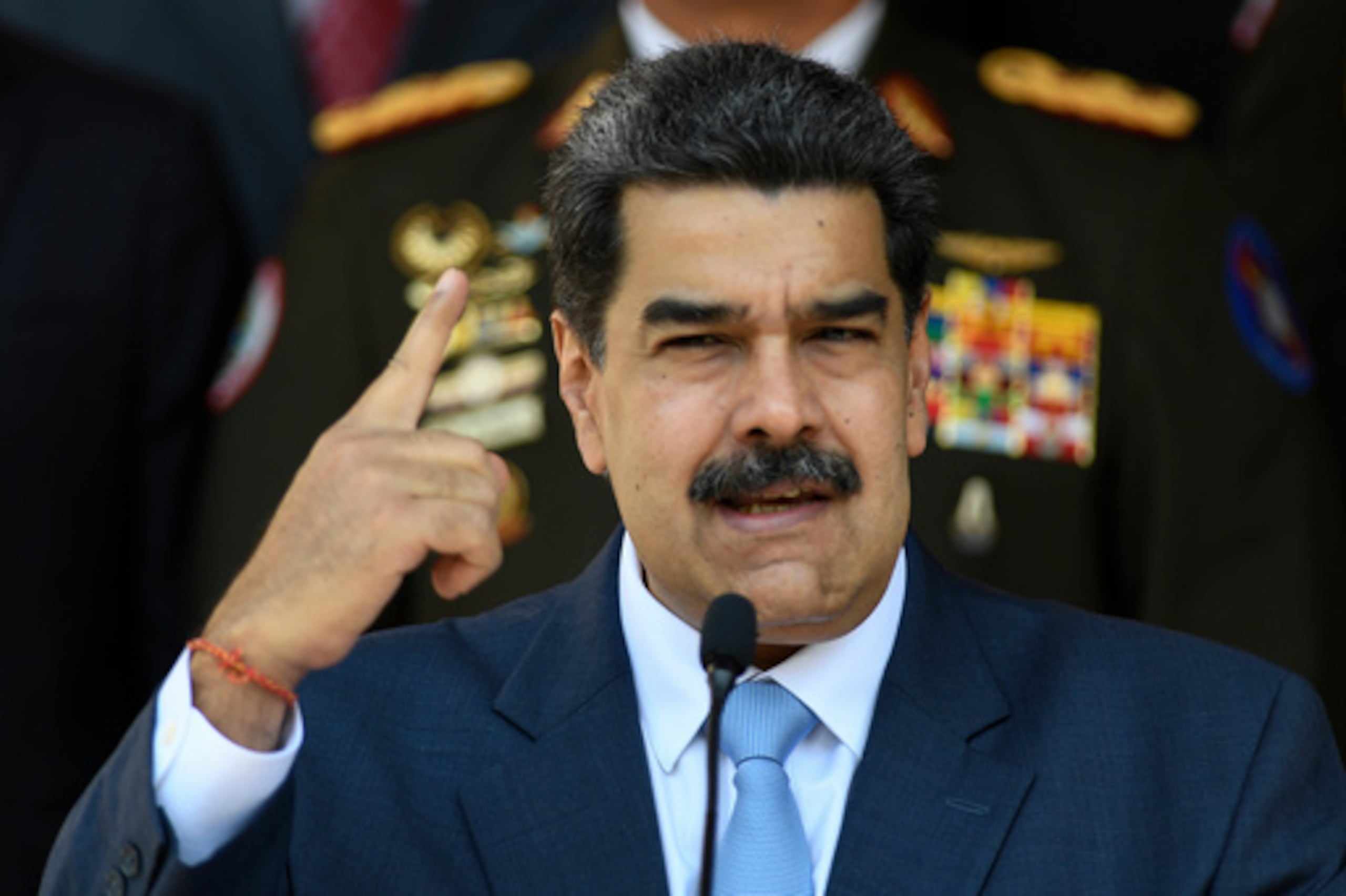 ARCHIVO - El presidente venezolano, Nicolás Maduro, ofrece una rueda de prensa en el palacio presidencial de Miraflores, el 12 de marzo de 2020, en Caracas, Venezuela. (AP Photo/Matias Delacroix, Archivo)