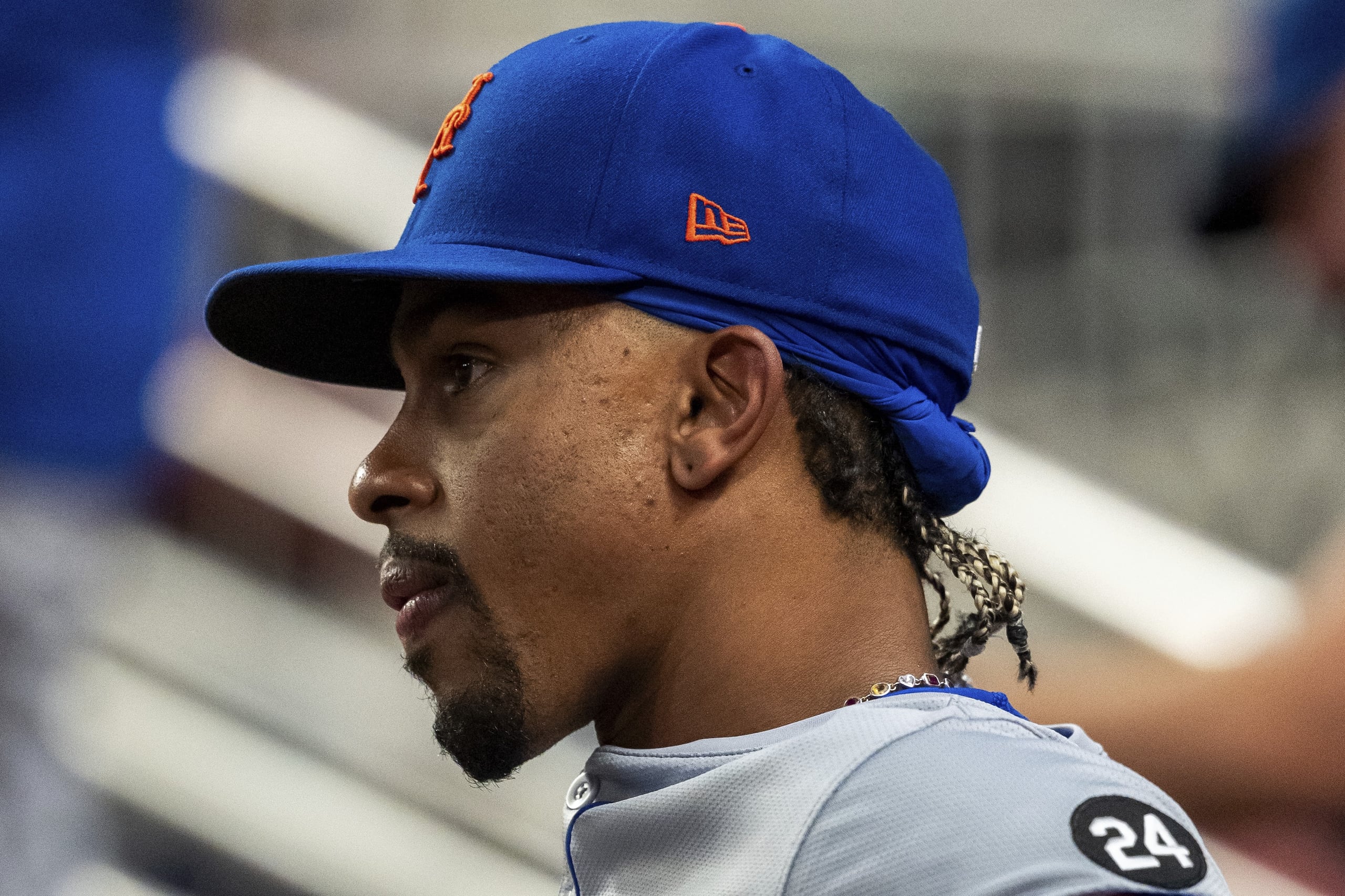 Francisco Lindor en el dugout de los Mets durante la tercera entrada del partido contra los Braves.