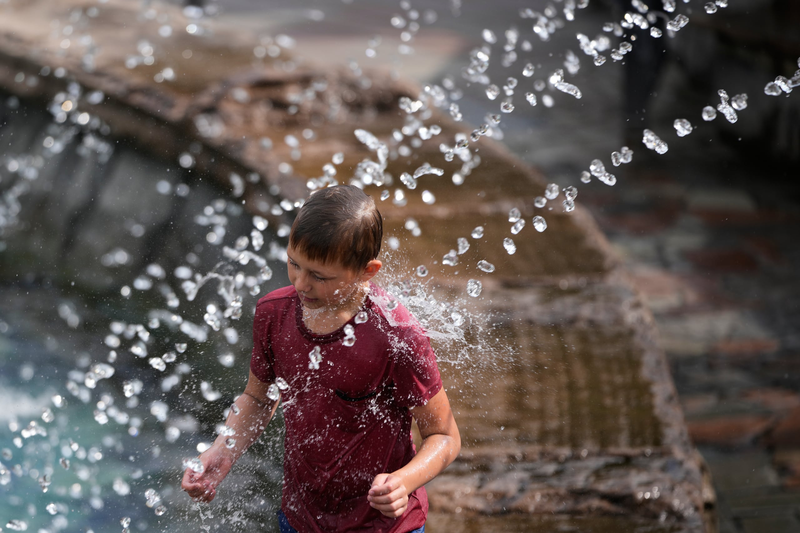 Cerca de 71 millones de personas se encuentran bajo alerta por altas temperaturas y casi 16 millones permanecen sujetas a avisos de calor extremo.