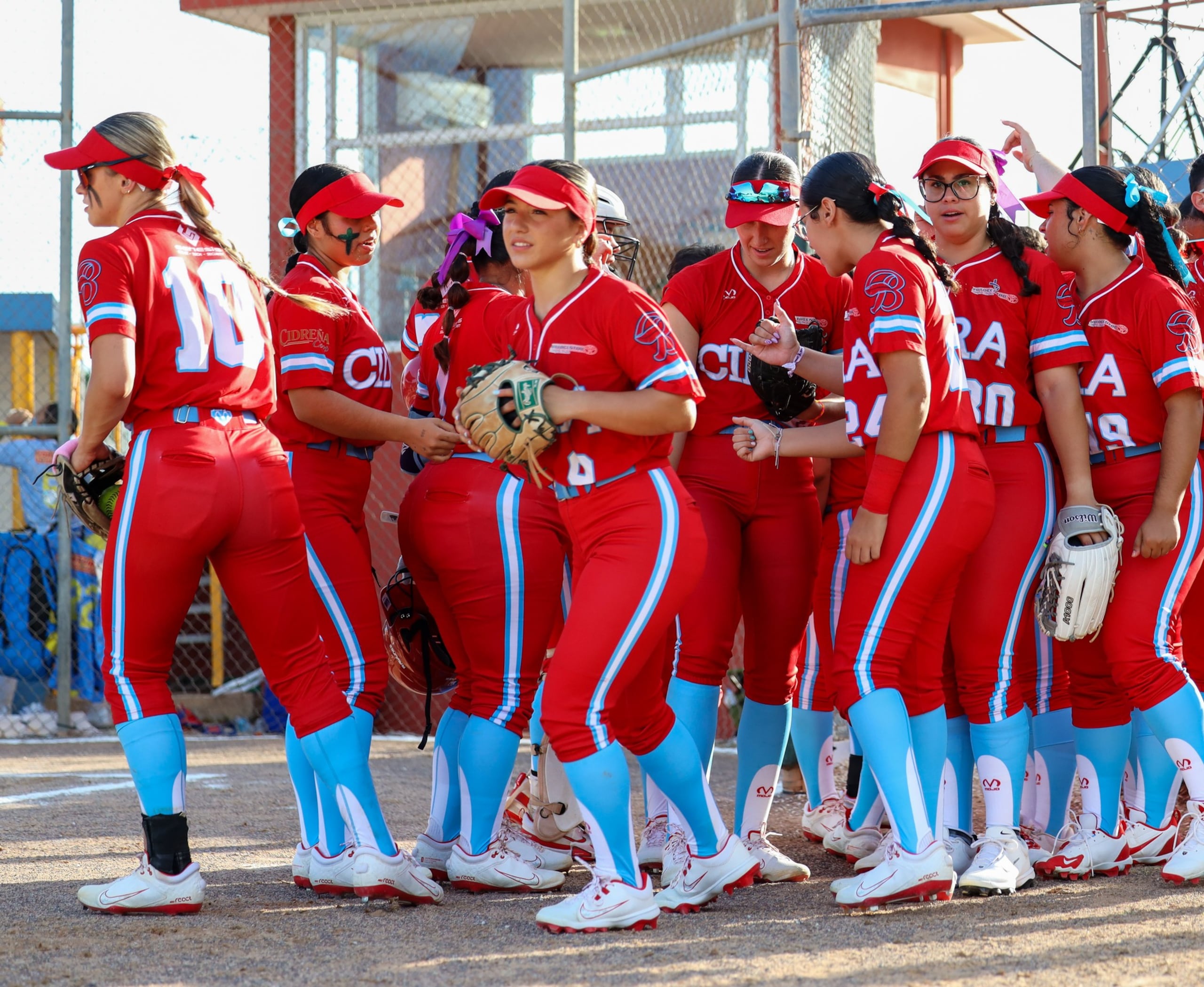Las campeonas defensoras Bravas de Cidra.