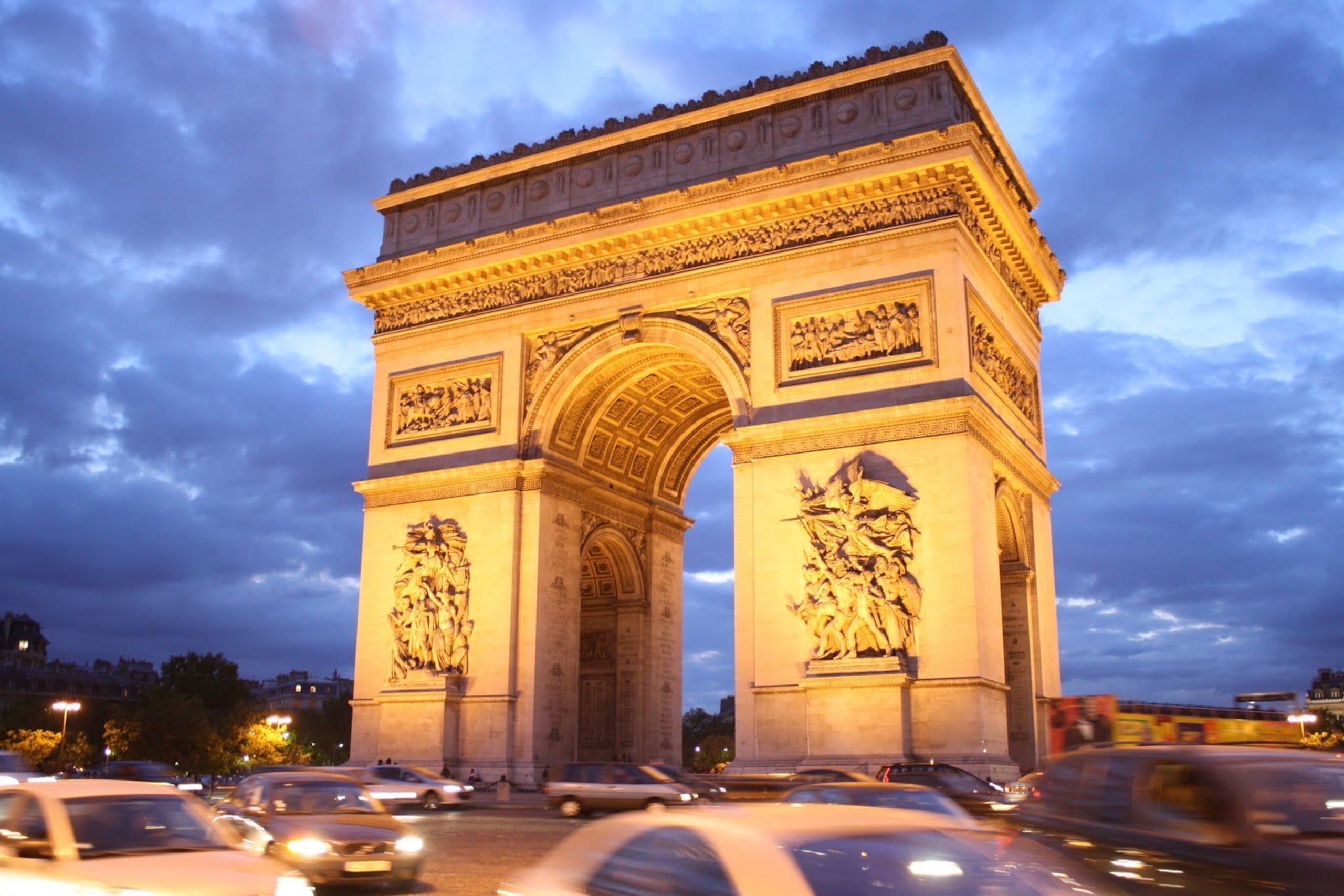 El Arco del Triunfo se impone sobre el dinamismo de la ciudad. (Foto: Suministrada)