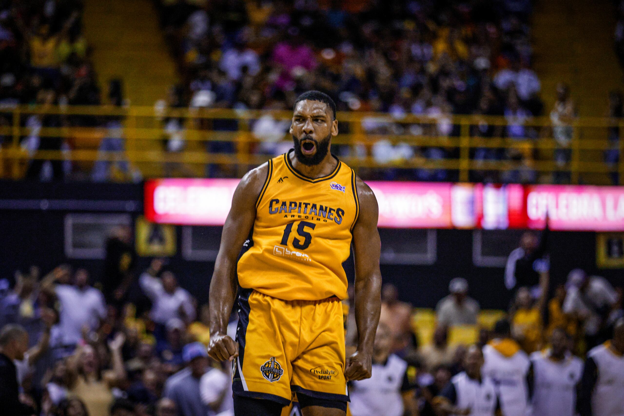 Jahlil Okafor debutó el año pasado en el Baloncesto Superior Nacional (BSN) con los Capitanes de Arecibo.