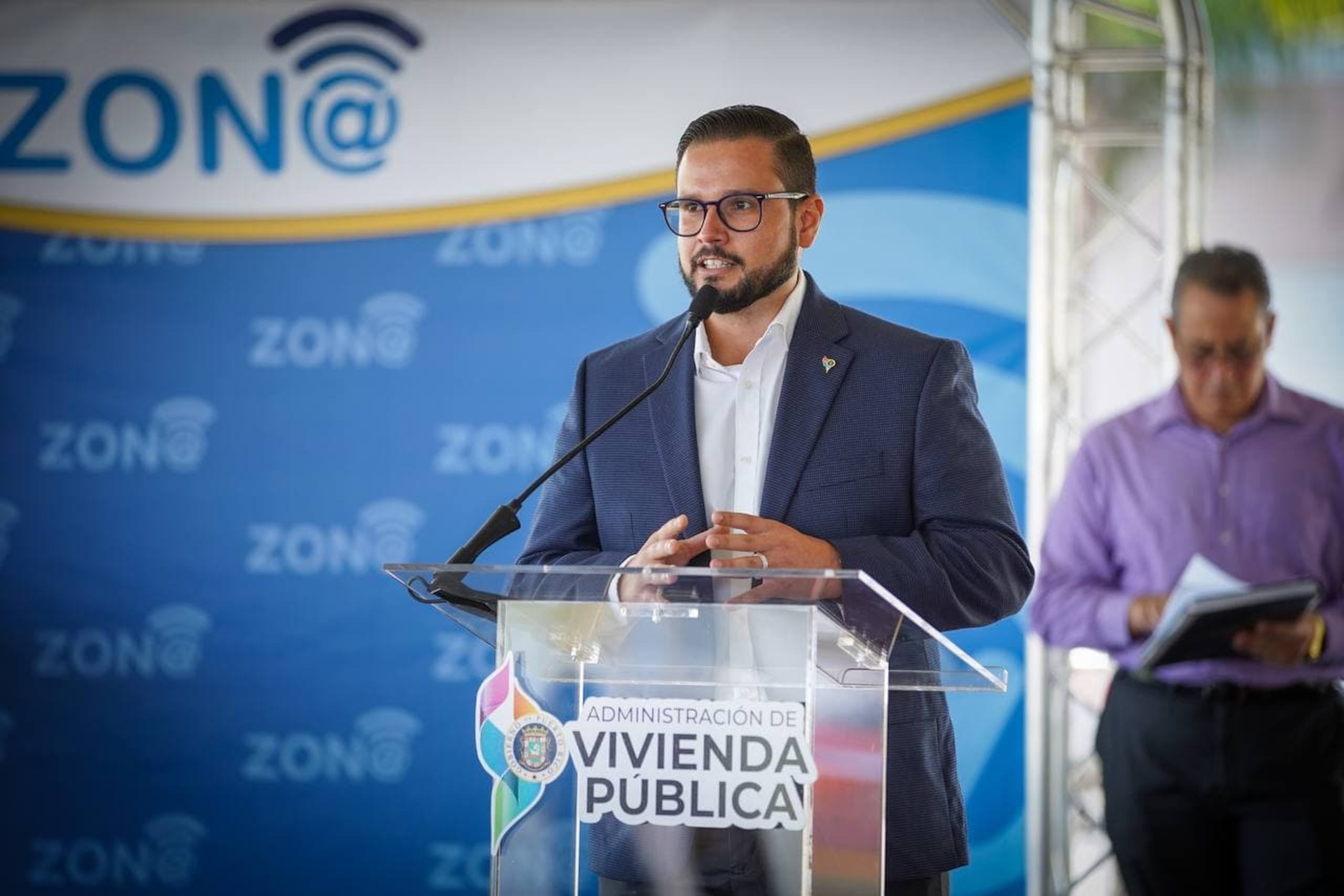 Alejandro Salgado Colón, administrador de Vivienda Pública, hizo el anuncio.