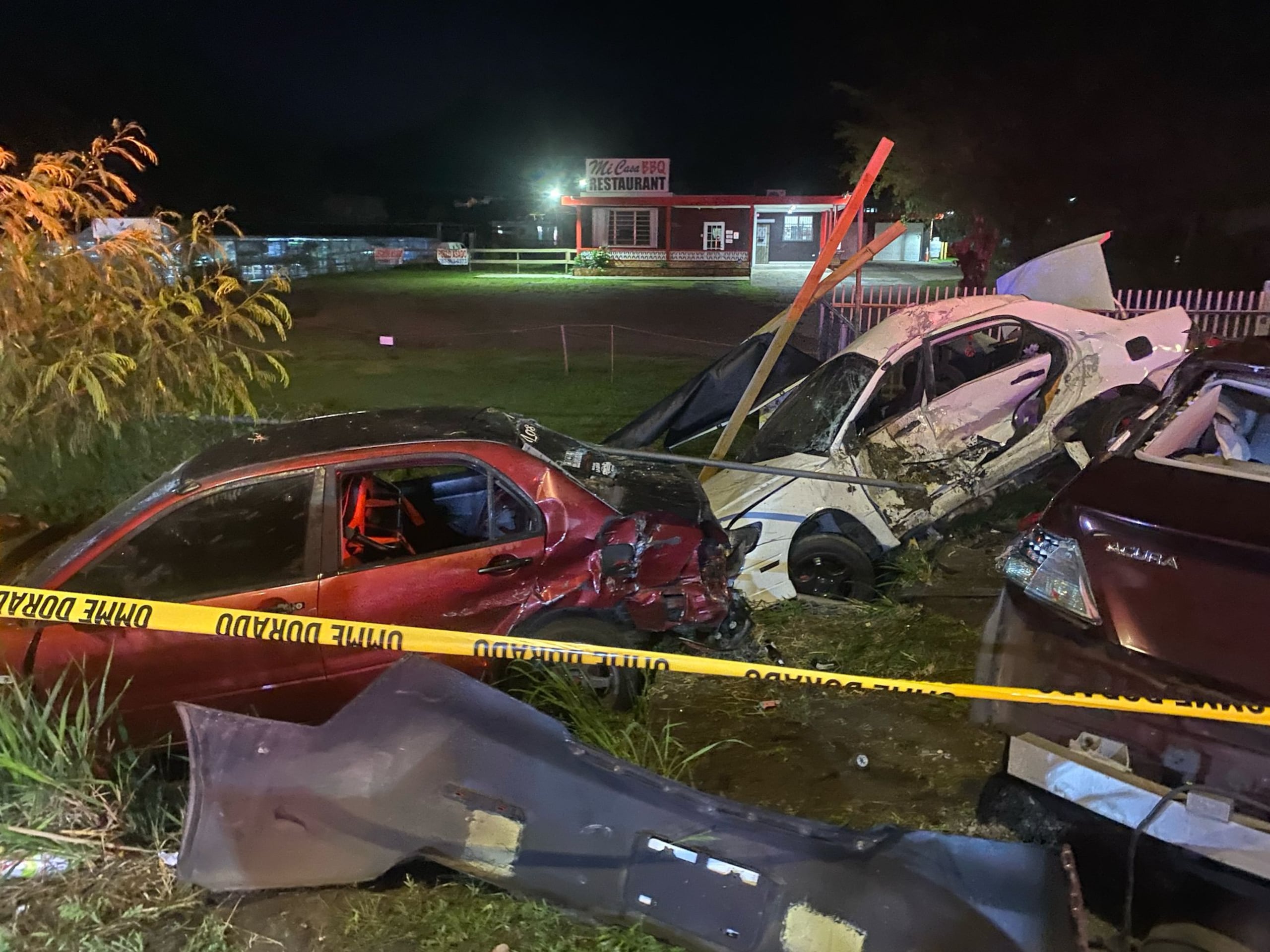 Una carrera clandestina que se salió de control en la carretera PR-2 del barrio Espinosa en Dorado, dejó el saldo de tres muertes y varios heridos.