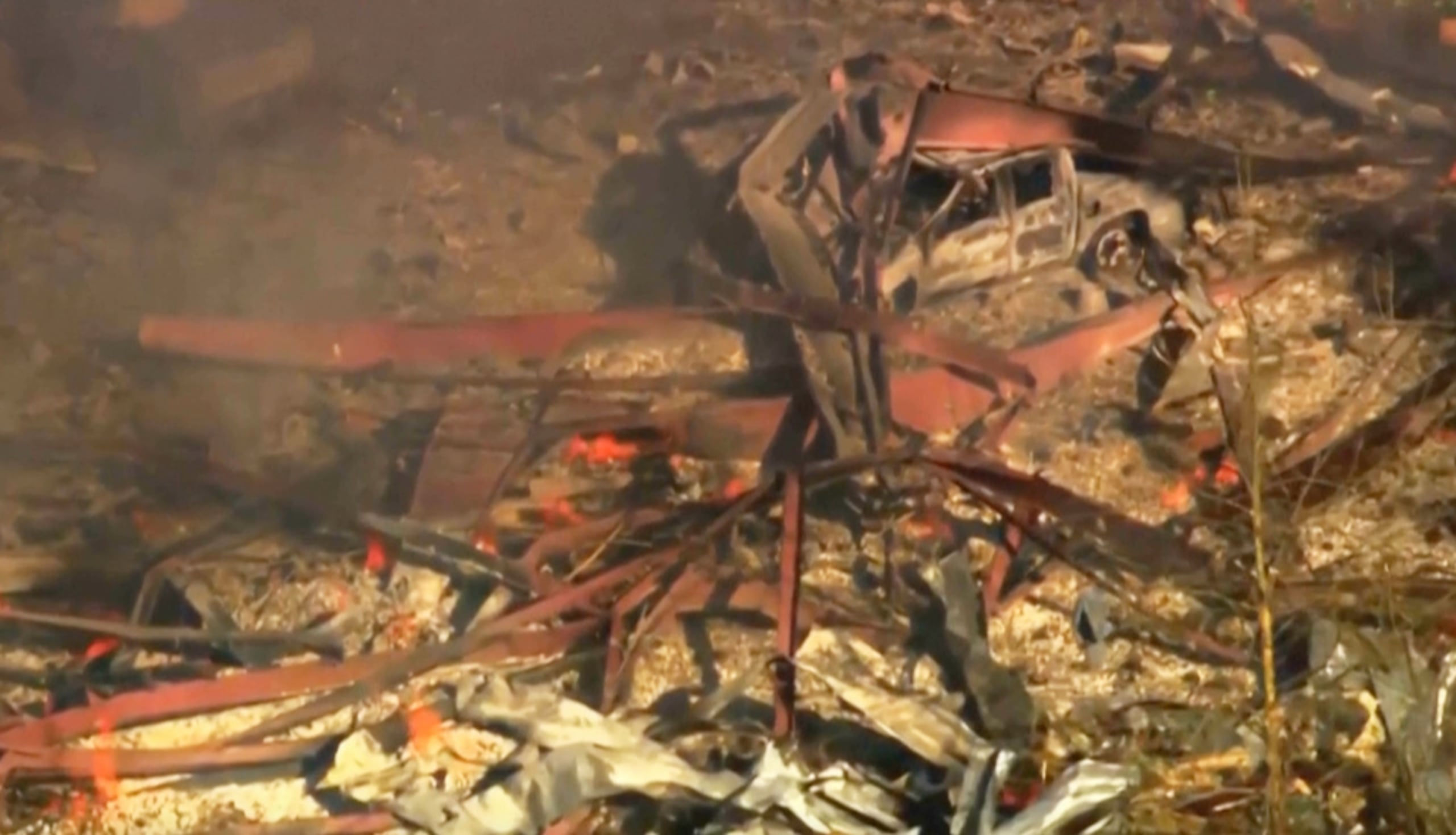 Escombros después de la explosión en la fábrica de explosivos militares en el condado Hickman, Tennessee, el 10 de octubre del 2025.