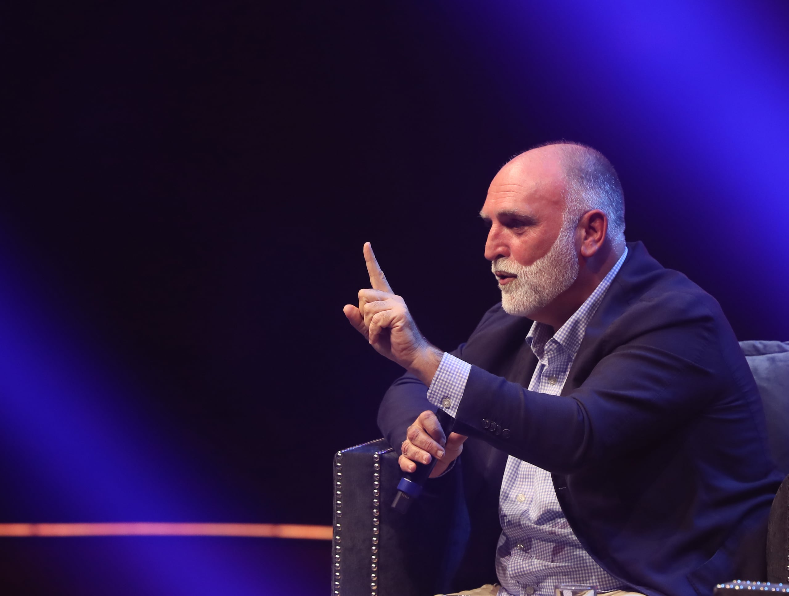 En julio de 2023 el Grupo de José Andrés presentó una petición para clasificar a García Vásquez como un inmigrante con habilidades extraordinarias en las artes culinarias y emplearla como maestra cortadora de jamón, acompañada de varios artículos de prensa y cartas de expertos en donde se exaltaba la capacidad de la española.