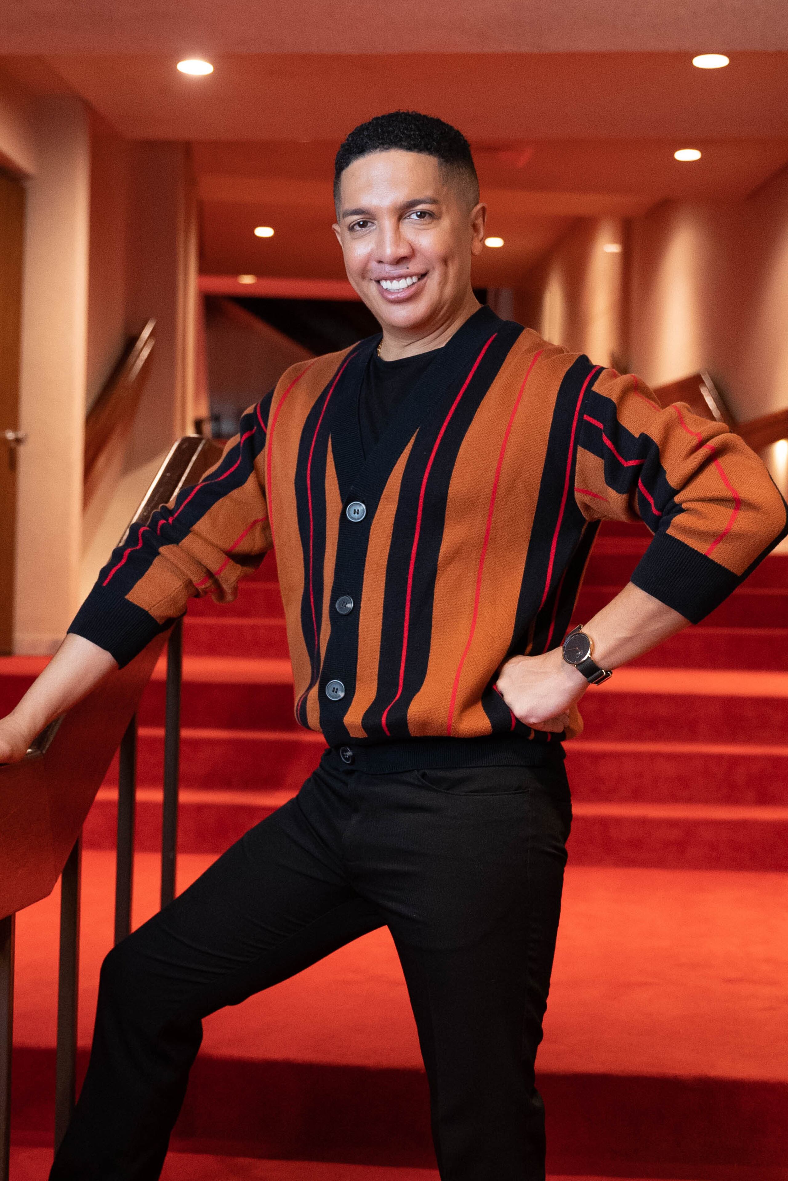 Adelantó que en su primera puesta escénica en solitario estará acompañado por actrices que han sido igualmente determinantes en su carrera.