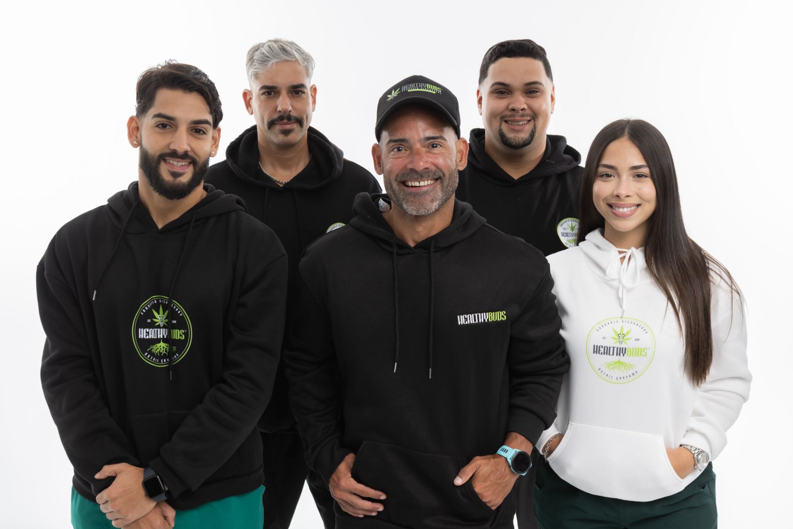 Dr. Iván Pabón con su equipo de trabajo.