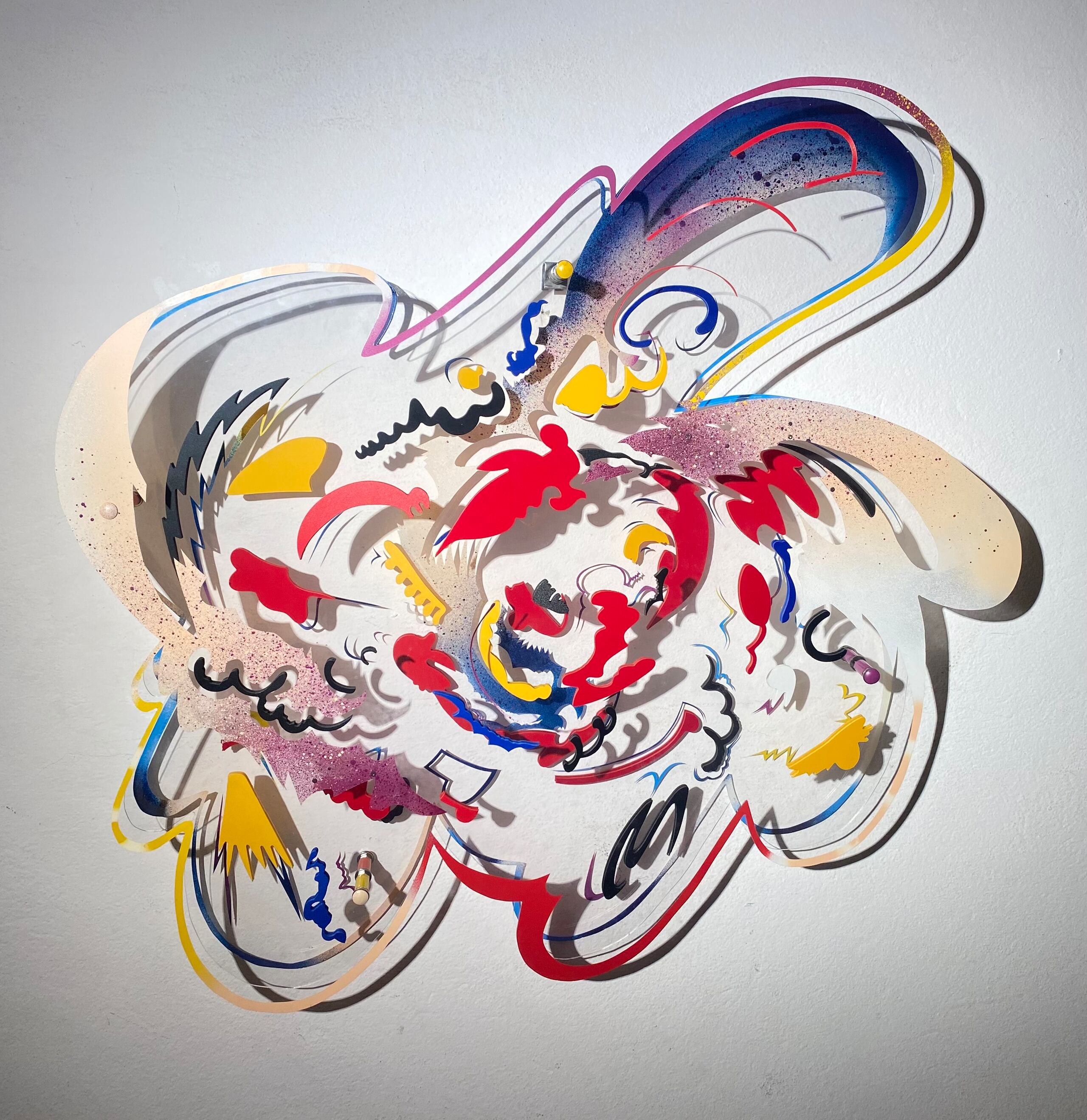 A Cueto Gallery exhibe "Recetas imaginarias para manejar el caos" del artista Edwin H. Maurás Maldonado.