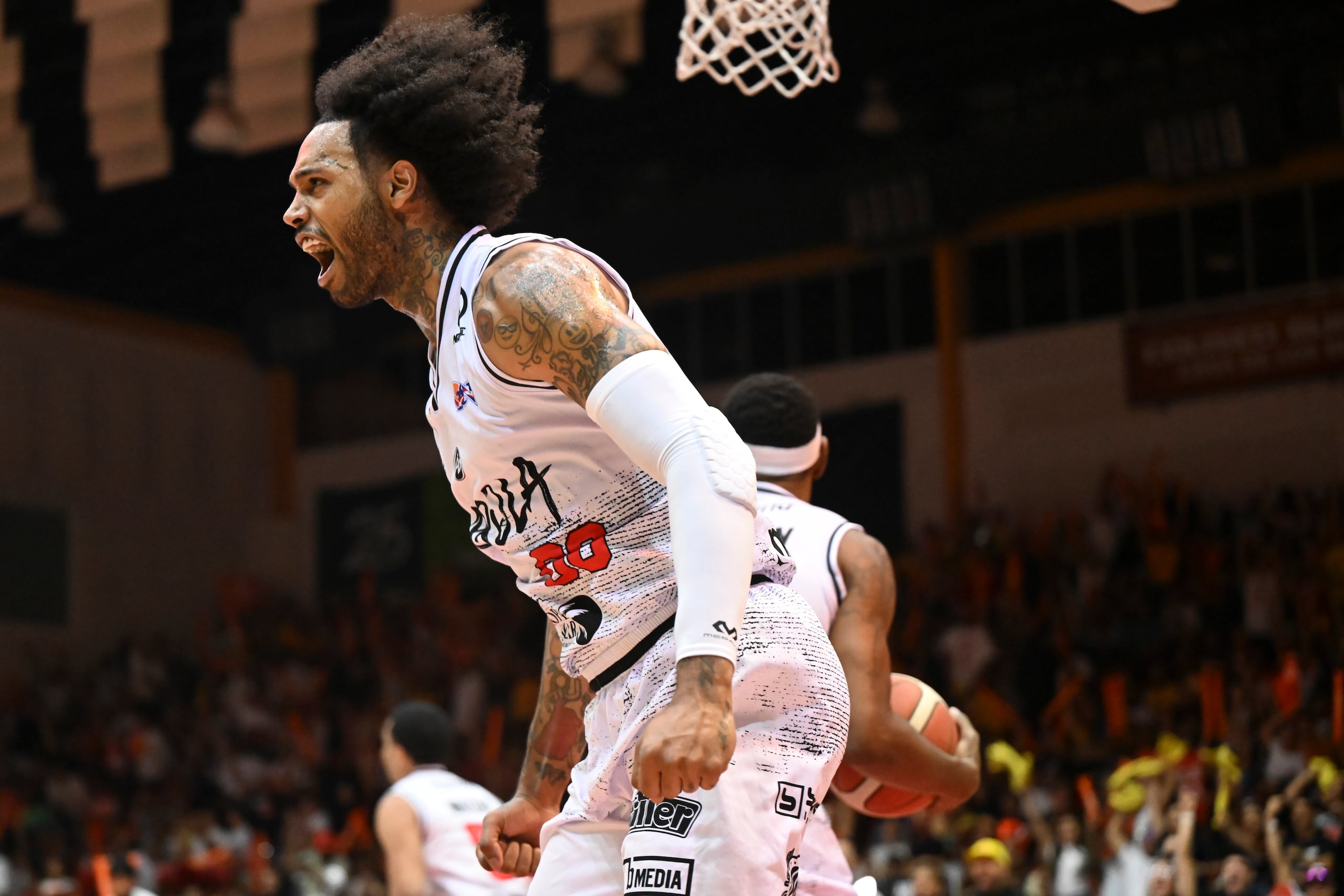 Mike Scott durante el cuarto partido de la final 2023 del BSN entre los Vaqueros de Bayamón y los Gigantes de Carolina.