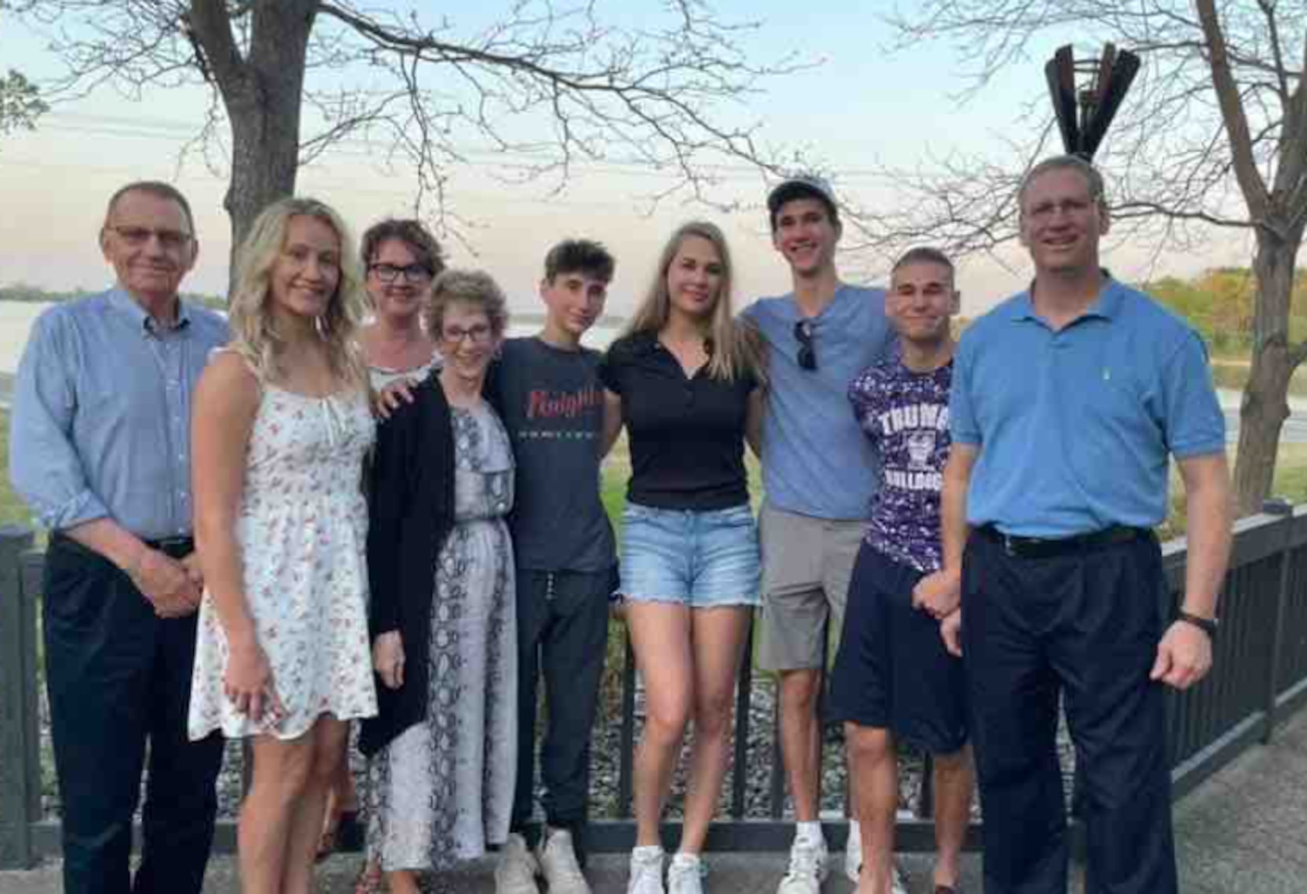Pastor Stephen Junker y su familia.
