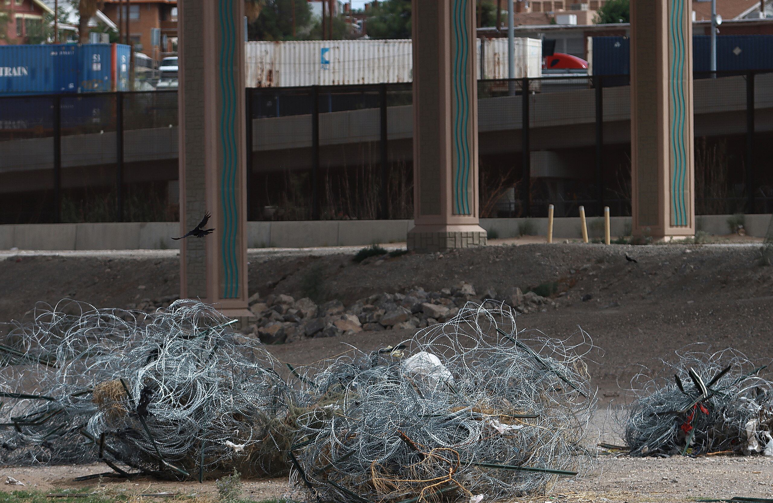 La remoción de la alambrada se da por la drástica reducción de arrestos de inmigrantes intentando ingresar en la Frontera, pero meses después que fuera ordenada por un tribunal.