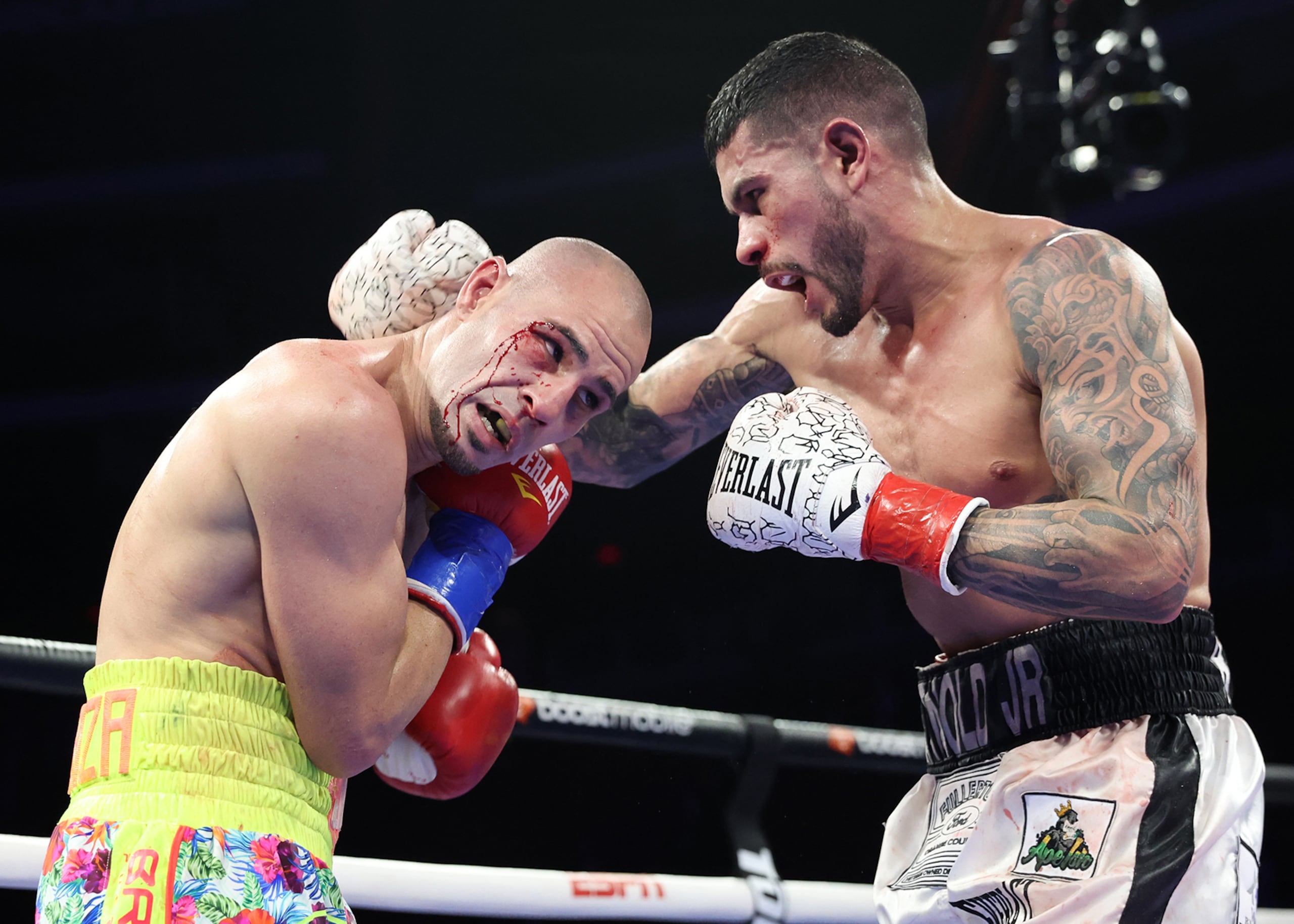 José Pedraza (izquierda) no pelea desde que perdió ante Arnold Barboza Jr en el 2023.