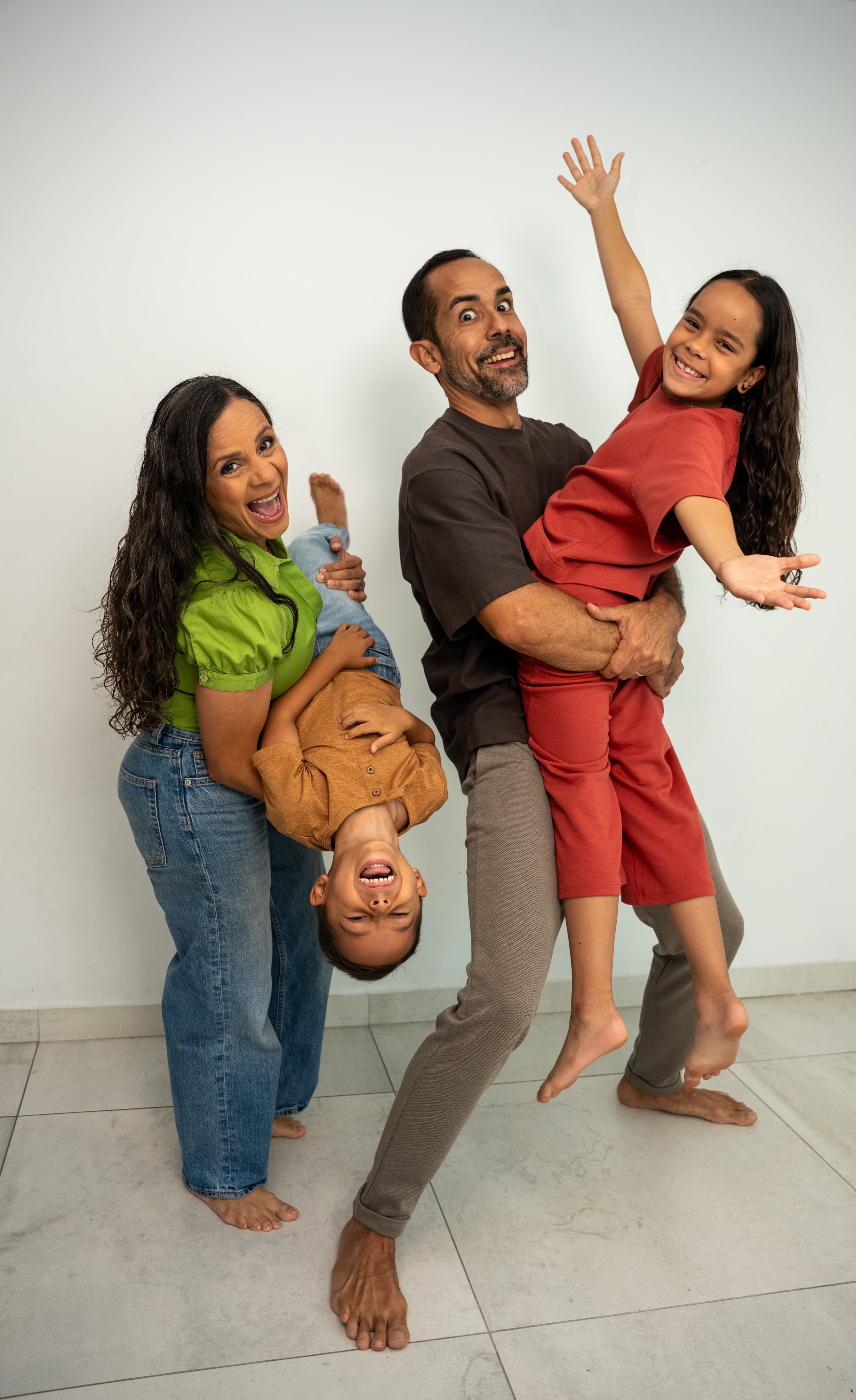 Rei Cintrón y Jessy Cotto se unirán a sus hijos Sara y Lucas para llevar una obra llena de humor y perspicacia en el recinto santurcino.