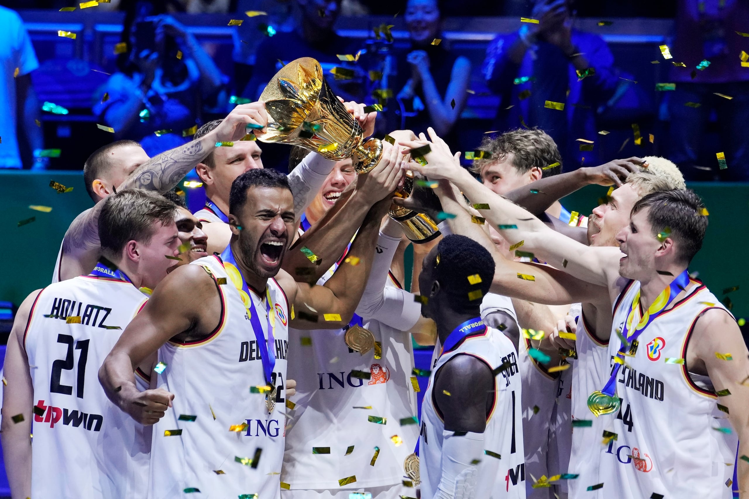 La Selección Nacional de Alemania alza su primera Copa del Mundo, tras derrotar a Serbia.