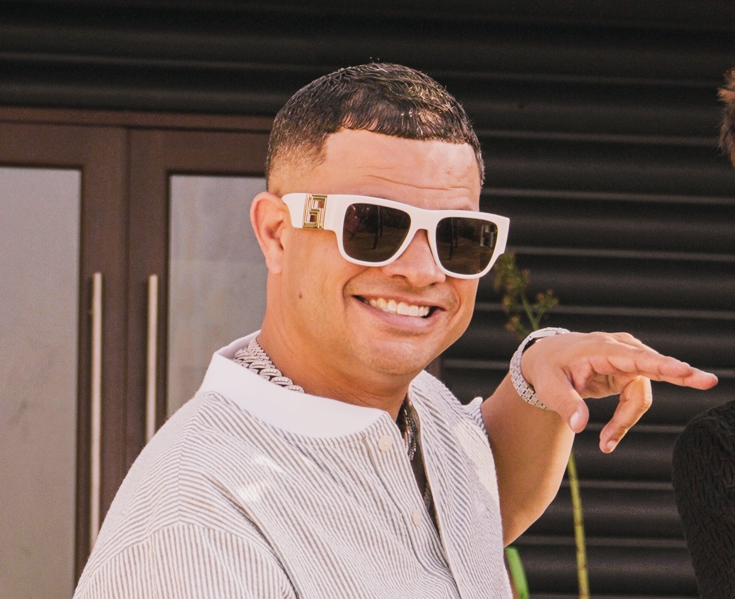 Jowell celebra que gracias a un acuerdo con el alcalde de San Juan, Miguel Romero, su proyecto verá la luz en enero de 2026.