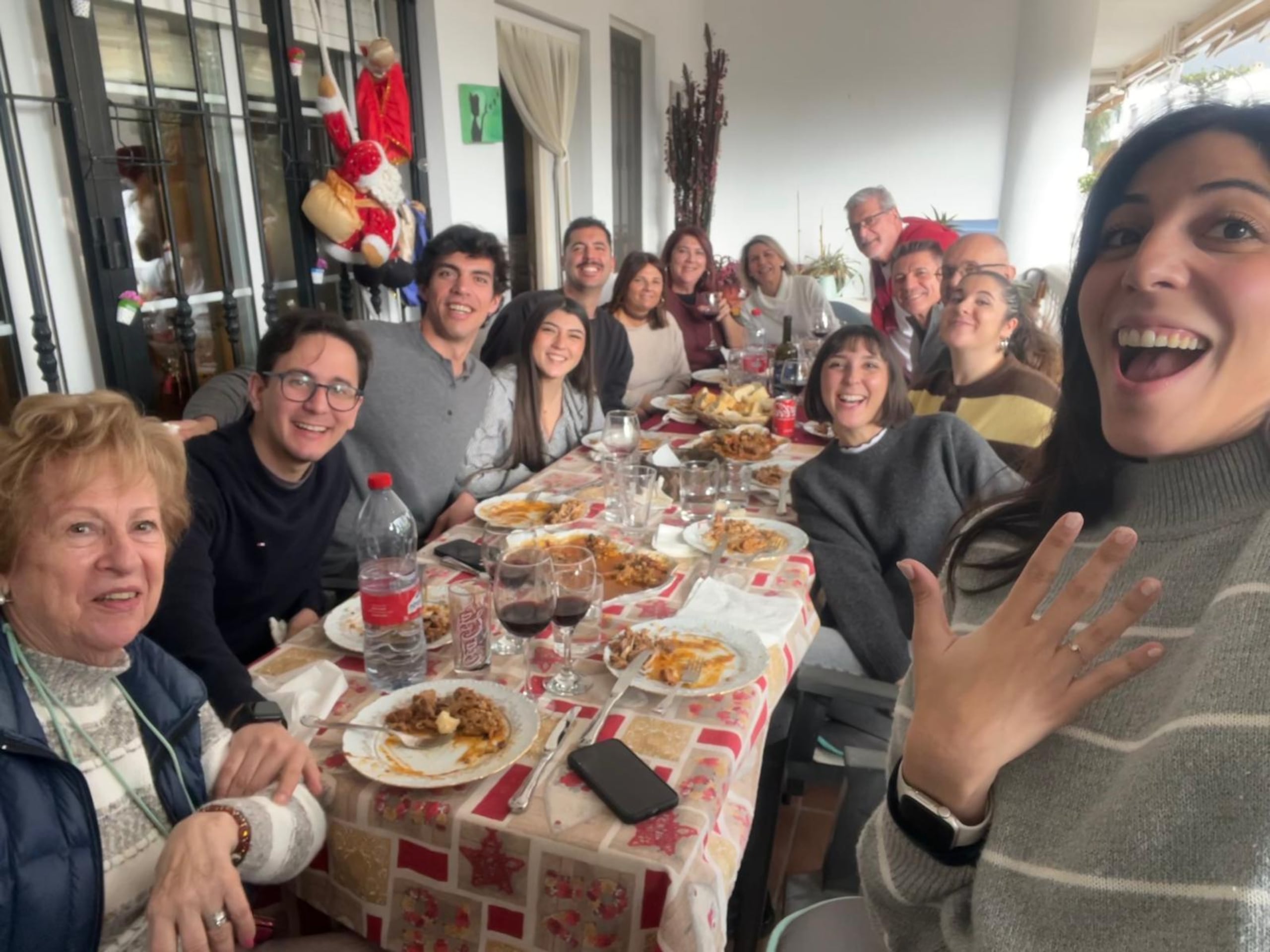 El compromiso es un gran motivo de celebración para sus familiares esta Navidad.