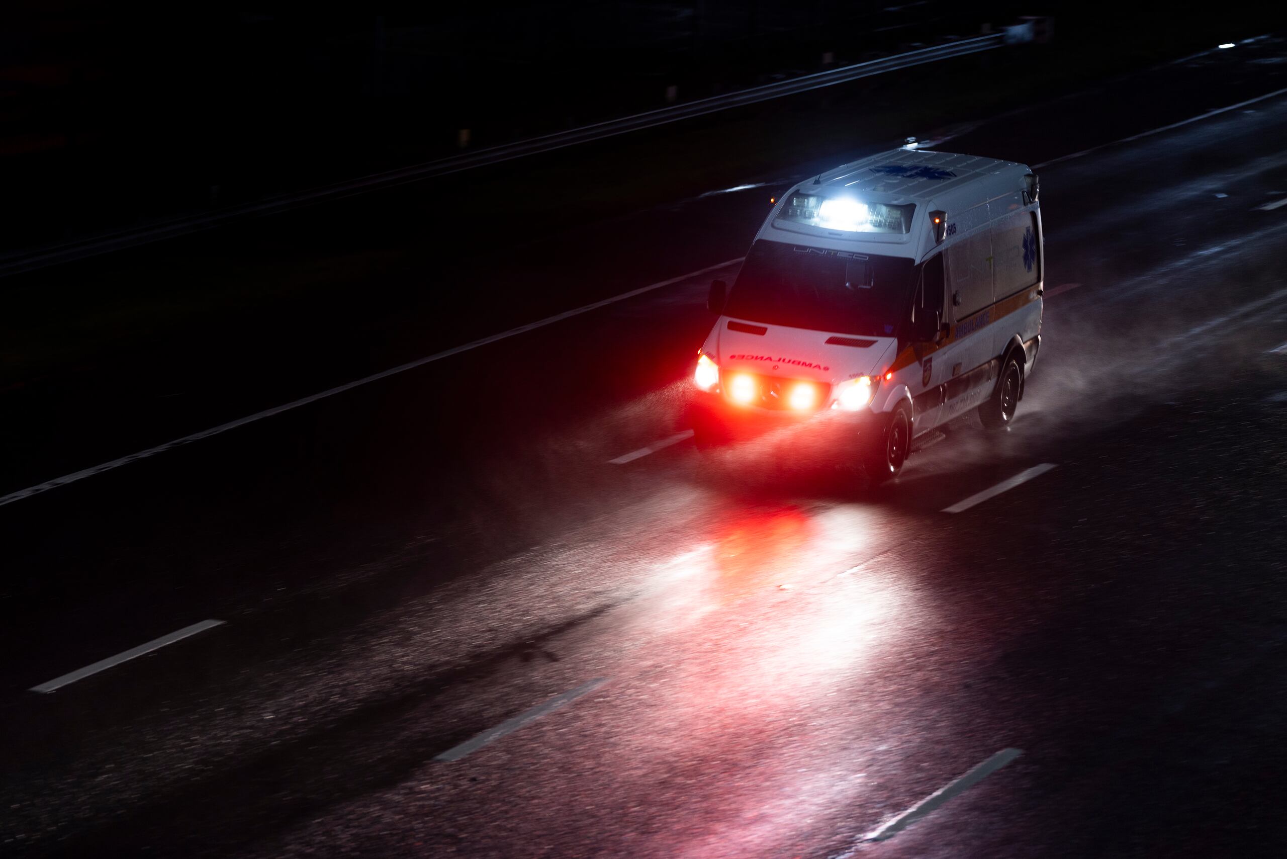 Tras el acto heroico de su hija, la mujer fue trasladada a un hospital donde pasó un mes bajo un coma inducido, tras descubrirse que atravesaba un shock séptico.