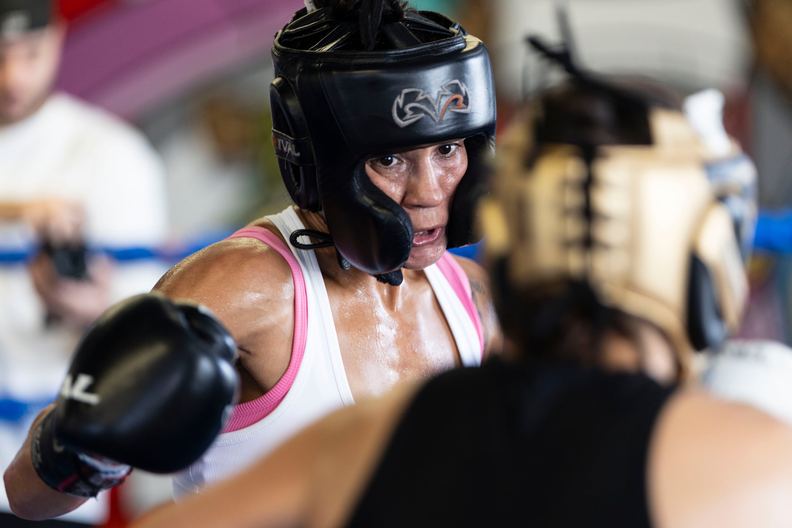 Amanda Serrano en un entrenamiento en Carolina rumbo a su defensa titular este 3 de enero en el Coliseo Roberto Clemente.
