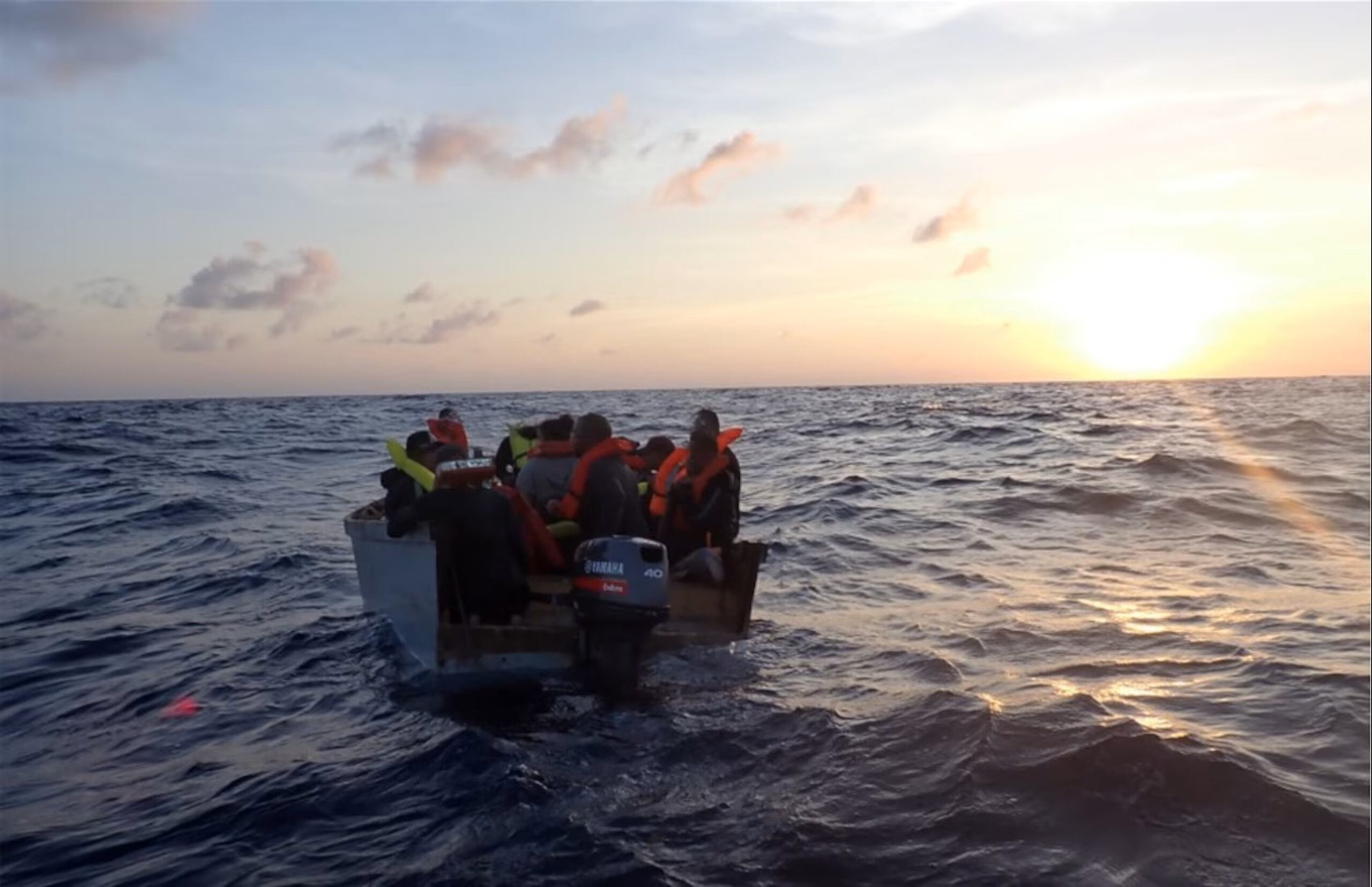 Las embarcaciones donde viajaban los migrantes estaban sobrecargadas, especificó la Guardia Costera.