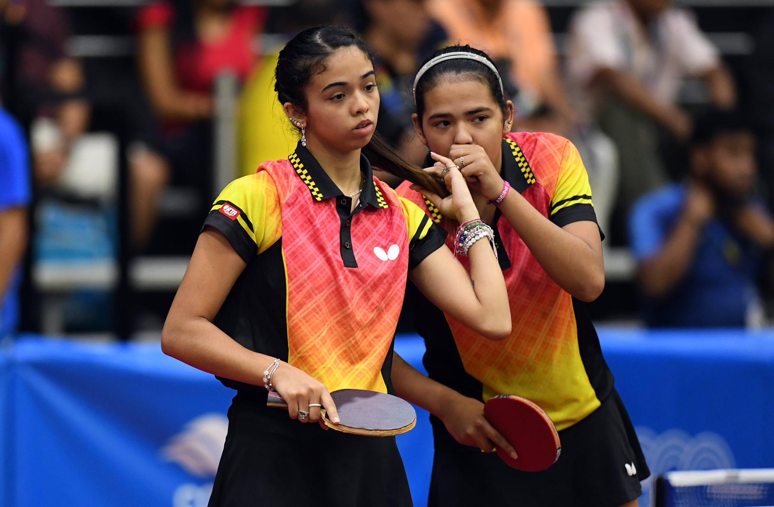 Las hermanas Melanie y Adriana Díaz jugarán en pareja el domingo por un espacios en los cuartos de final.
