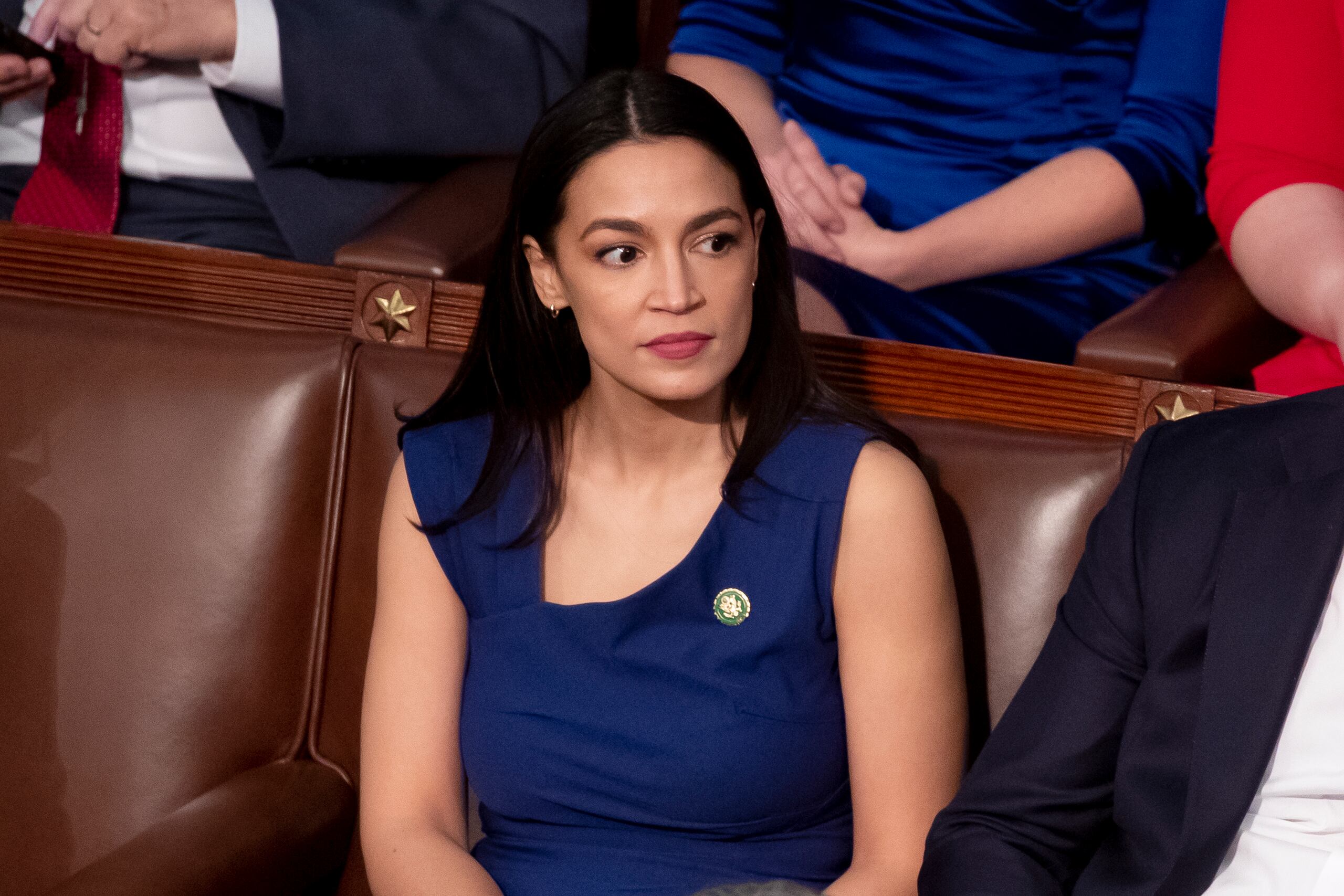 El Partido Demócrata cuenta con unos 213 congresistas por lo que los firmantes de la carta, lidereados por Alexandria Ocaso Cortez, son poco más del 10 % de sus miembros.