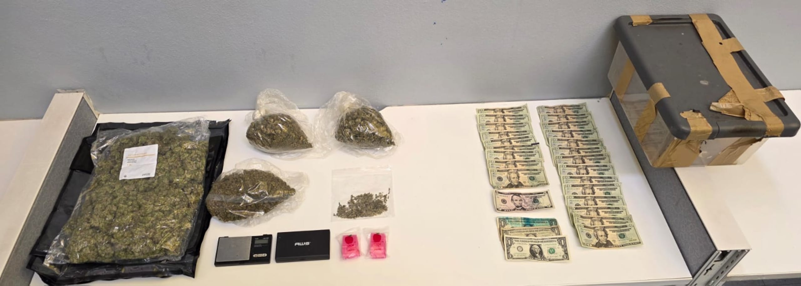 La Policía ocupó dos libras de marihuana y $468 en efectivo en Santa Isabel.