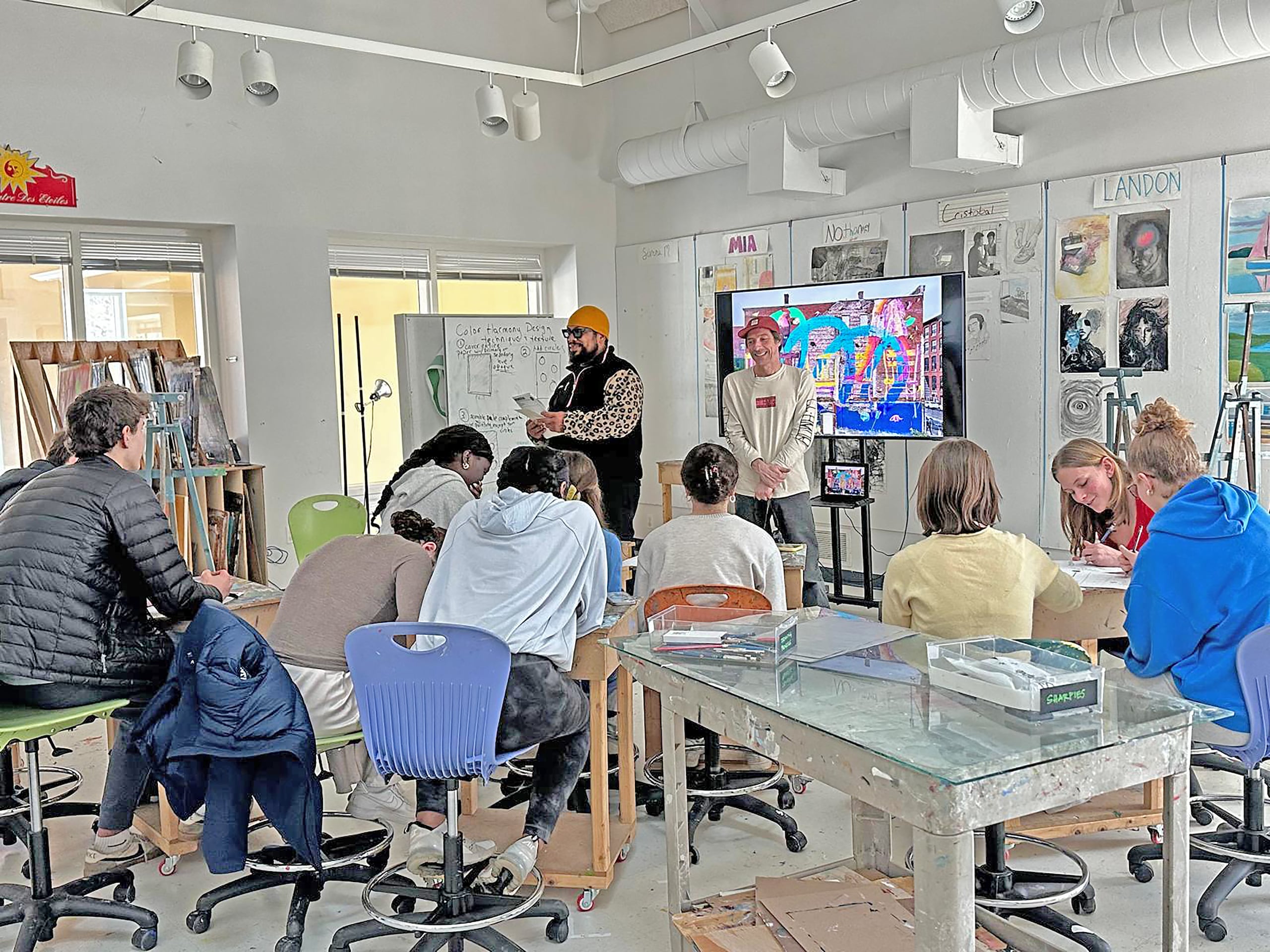 David Zayas compartiendo con los estudiantes.