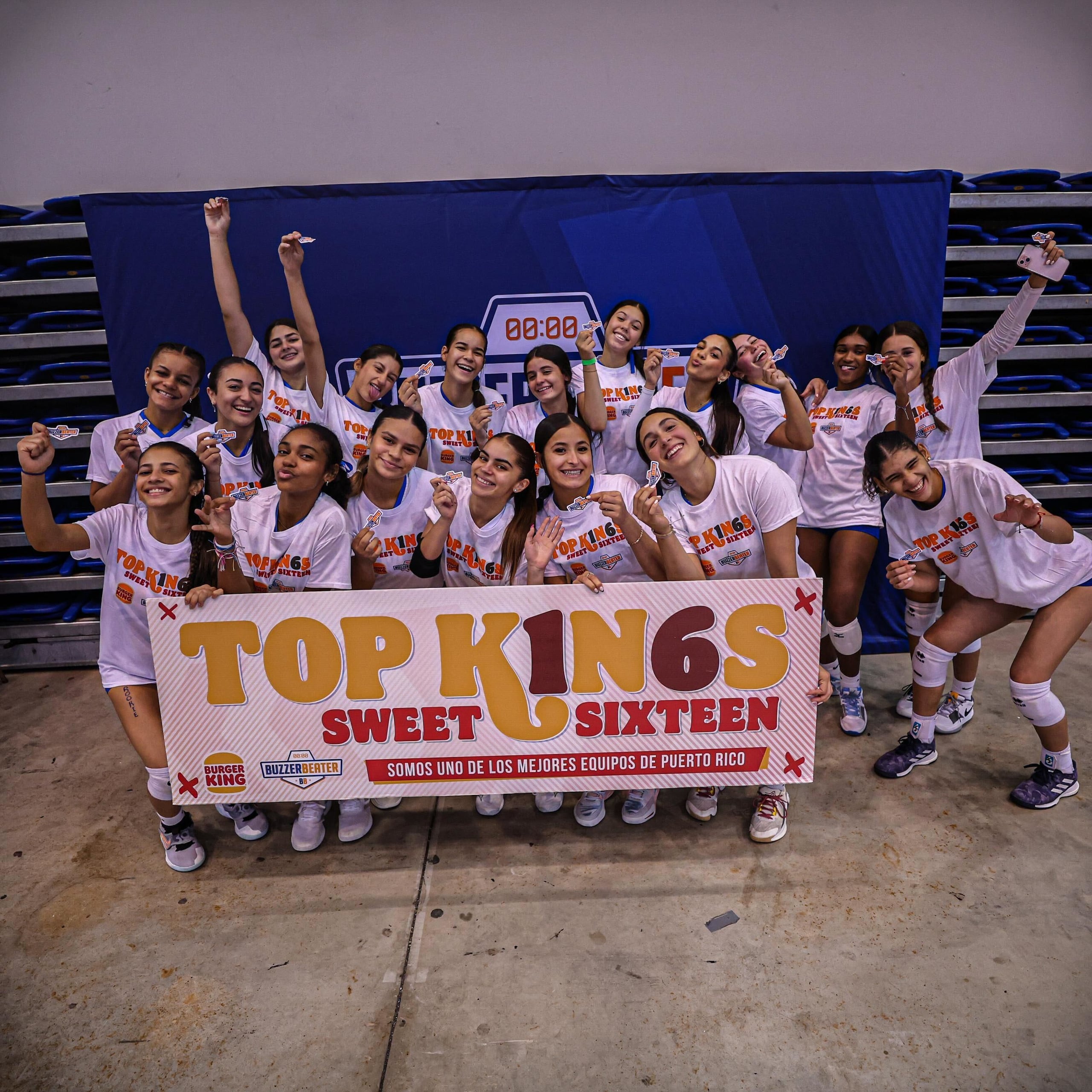 La Eagles de Bayamón Military Academy celebran el pase al Sweet 16 de Buzzer Beater.