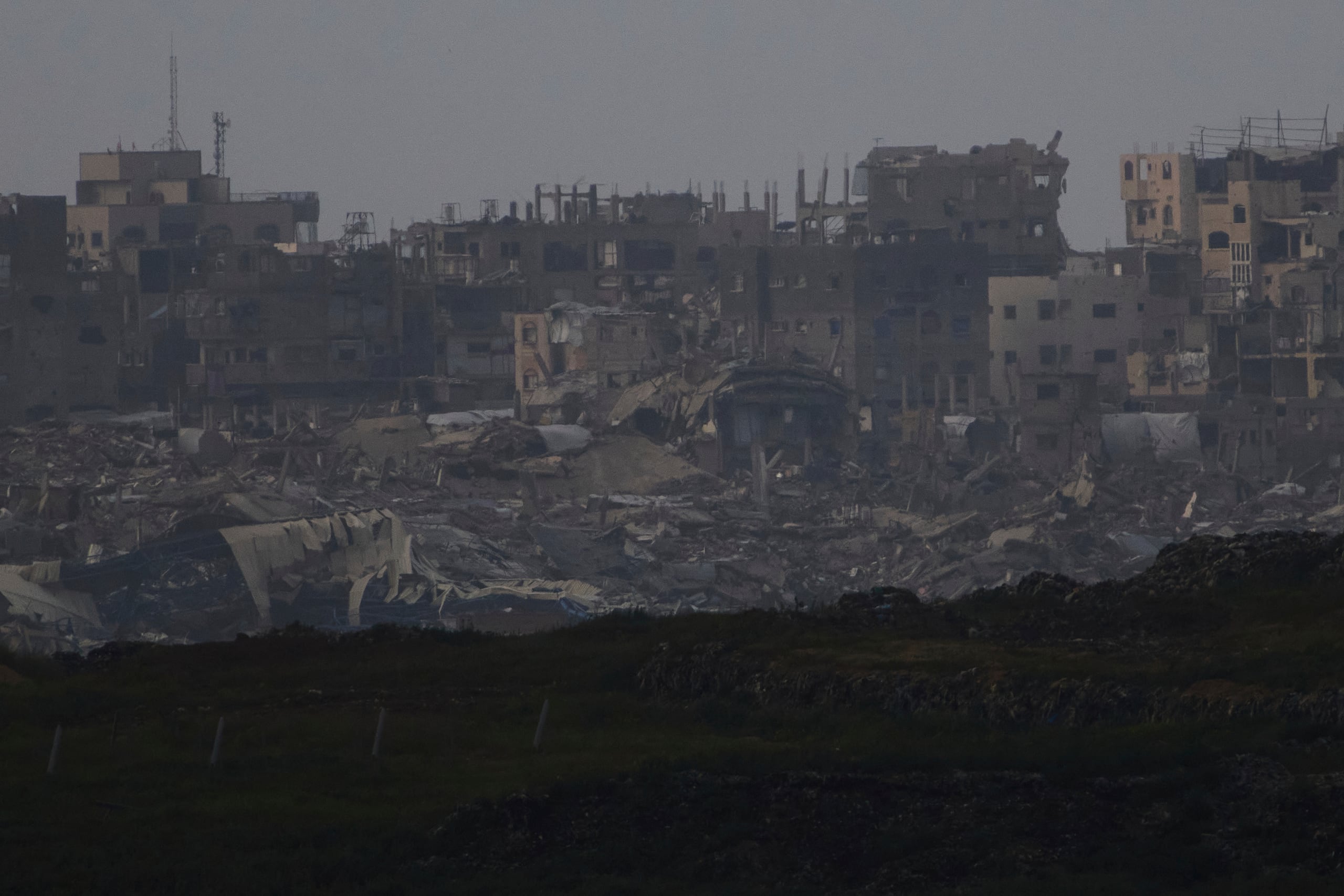 El Ministerio de Relaciones Exteriores de Turquía condenó la destrucción del hospital y acusó a Israel de “hacer que Gaza sea inhabitable y desplazar por la fuerza al pueblo palestino”.