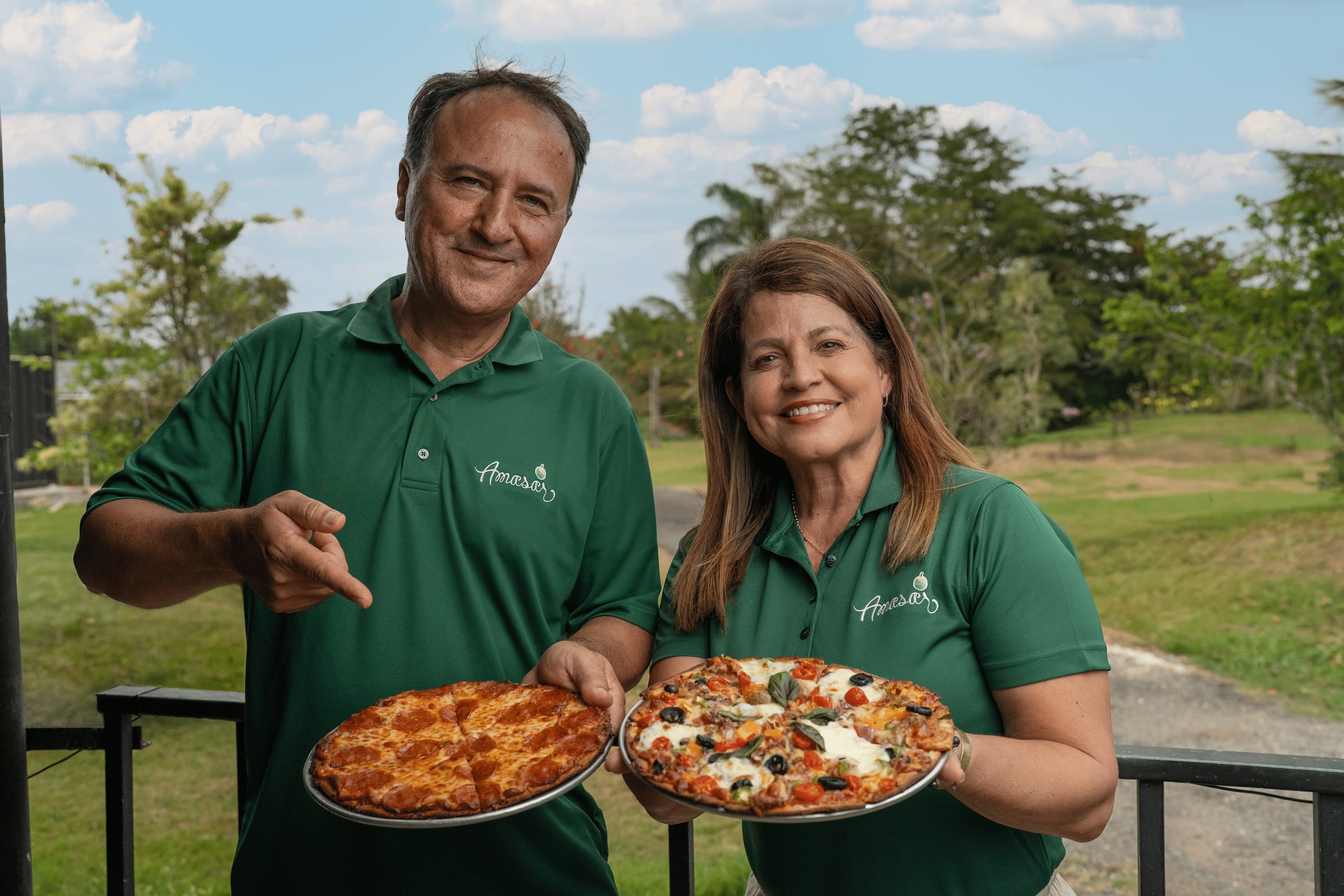 La propuesta lleva un alimento arraigado en la cocina puertorriqueña a uno de los platos más conocidos a nivel internacional: la pizza.