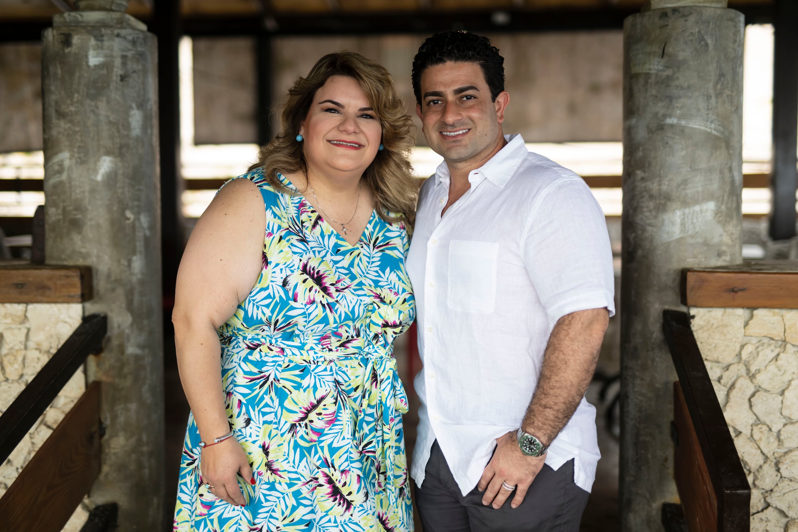 Jenniffer González junto a su esposp José Yovin Vargas.