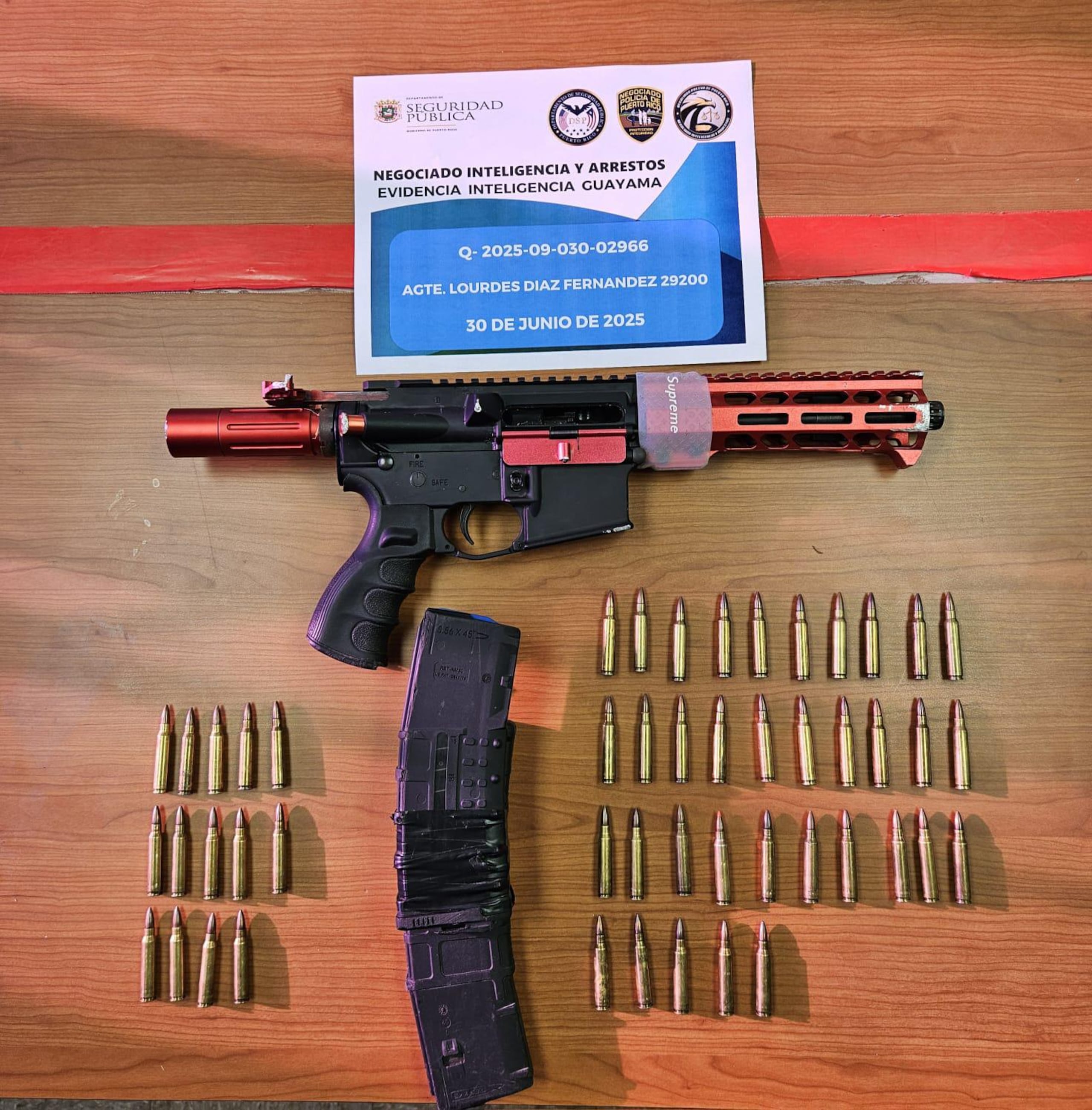 Rifle marca Pistol calibre .223 con 49 municiones lanzada al pavimento durante persecución policíaca en la autopista Luis A. Ferré, en Salinas.